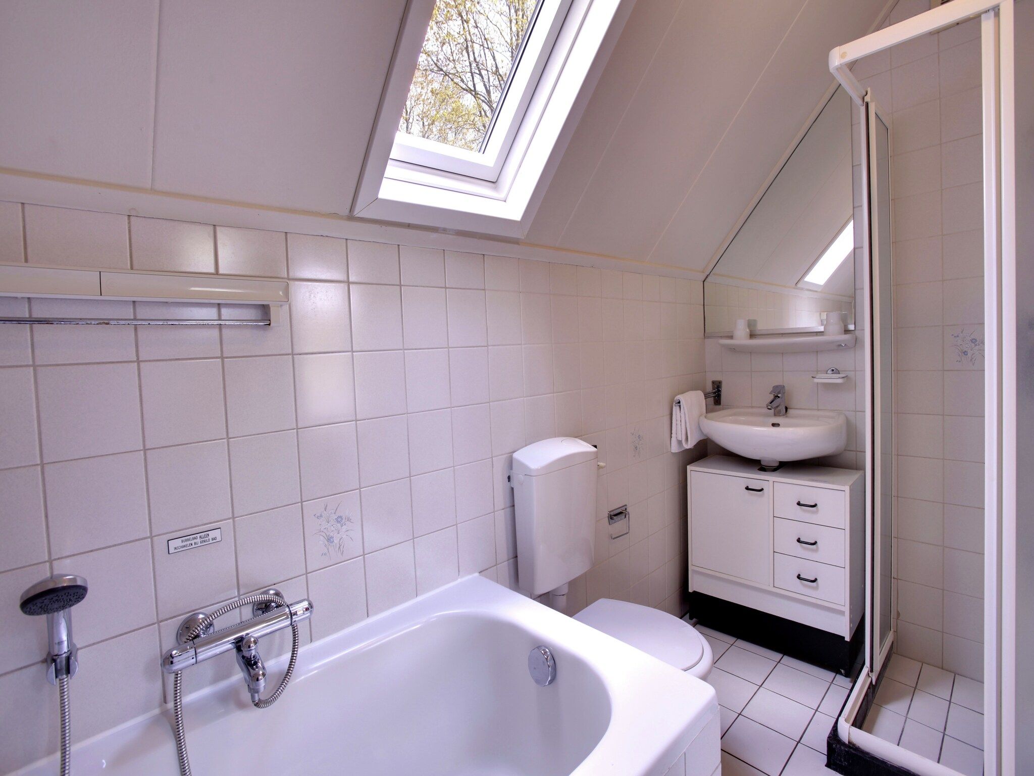 De badkamer van Buitenplaats Gerner 2 in Dalfsen