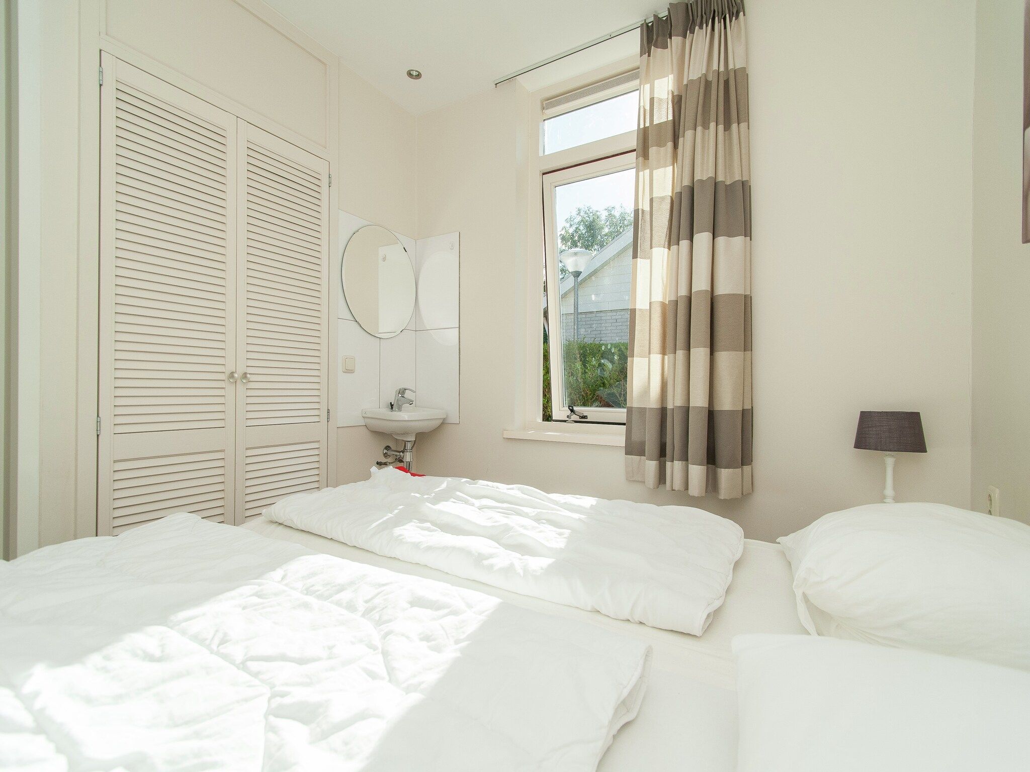 Een slaapkamer van Bungalowpark de Gouden Spar 2 in Noordwijk