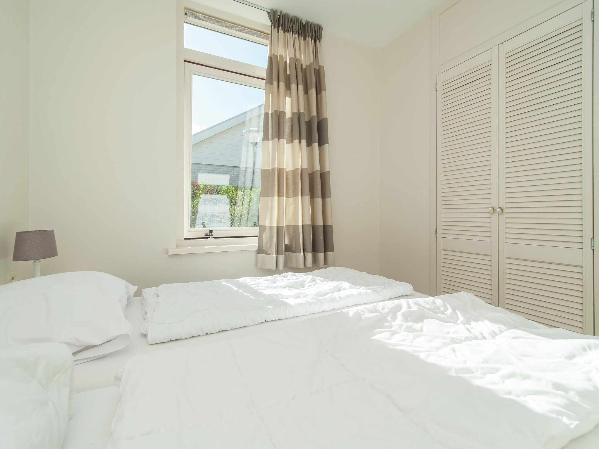 Een slaapkamer van Bungalowpark de Gouden Spar 2 in Noordwijk