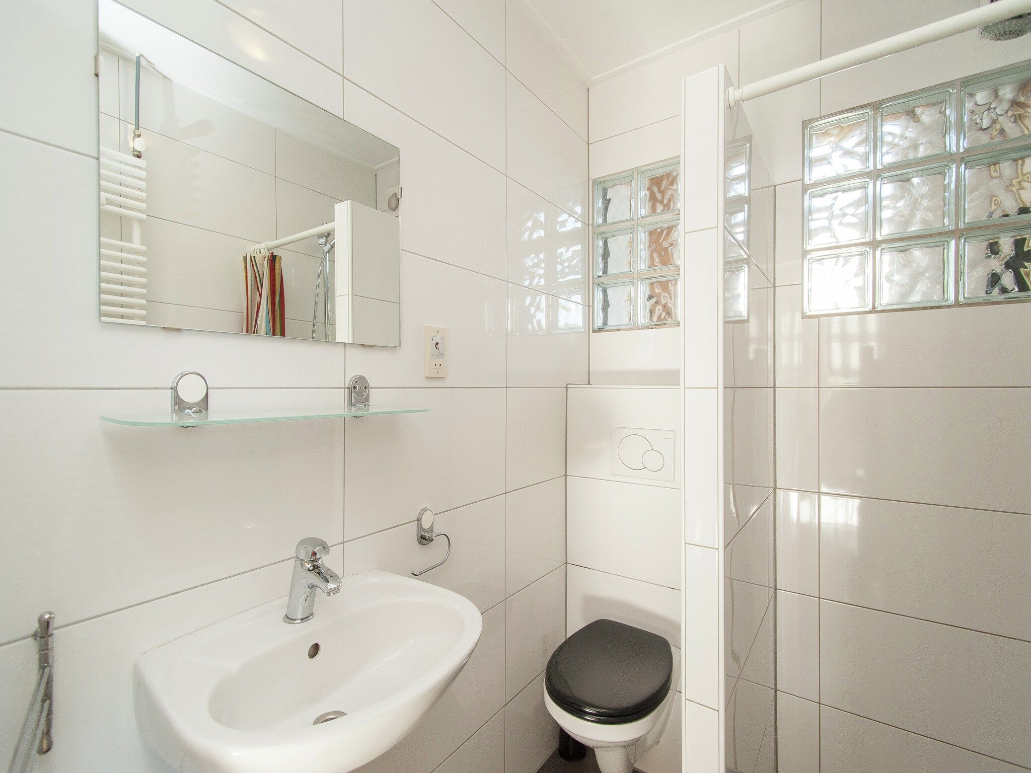 De badkamer van Bungalowpark de Gouden Spar 2 in Noordwijk