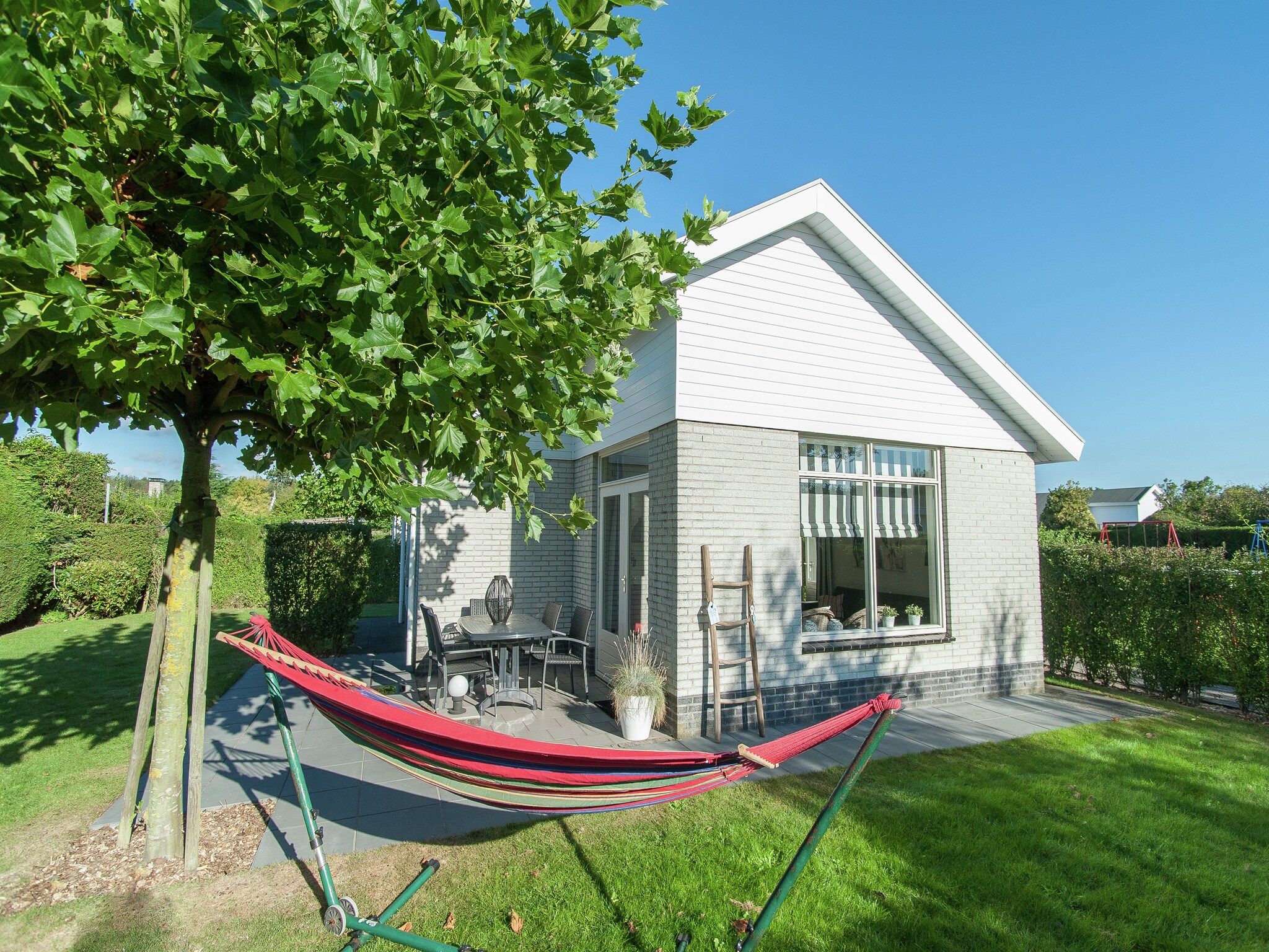 De tuin van Bungalowpark de Gouden Spar 2 in Noordwijk