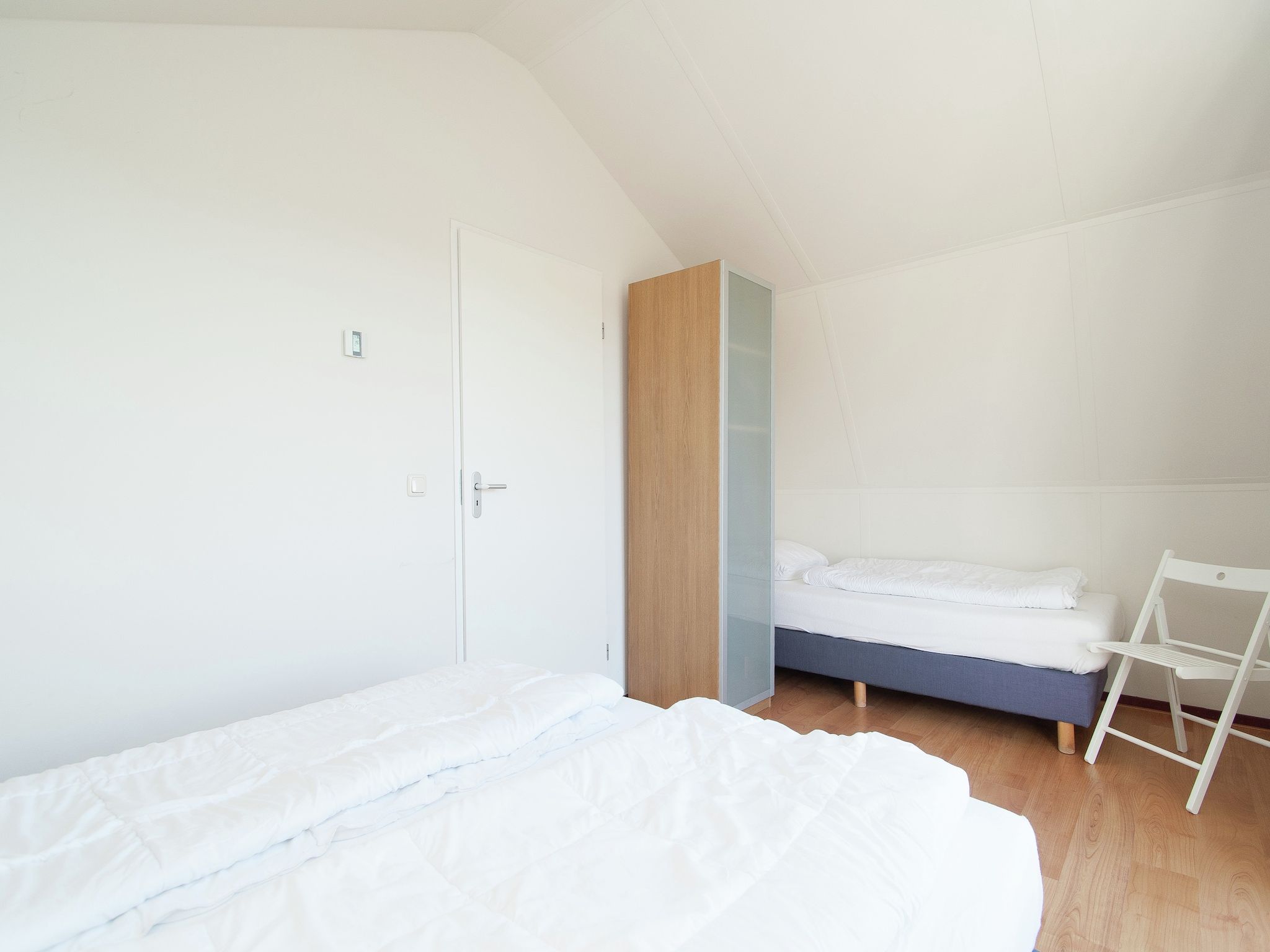 Een slaapkamer van Bungalowpark de Gouden Spar 4 in Noordwijk