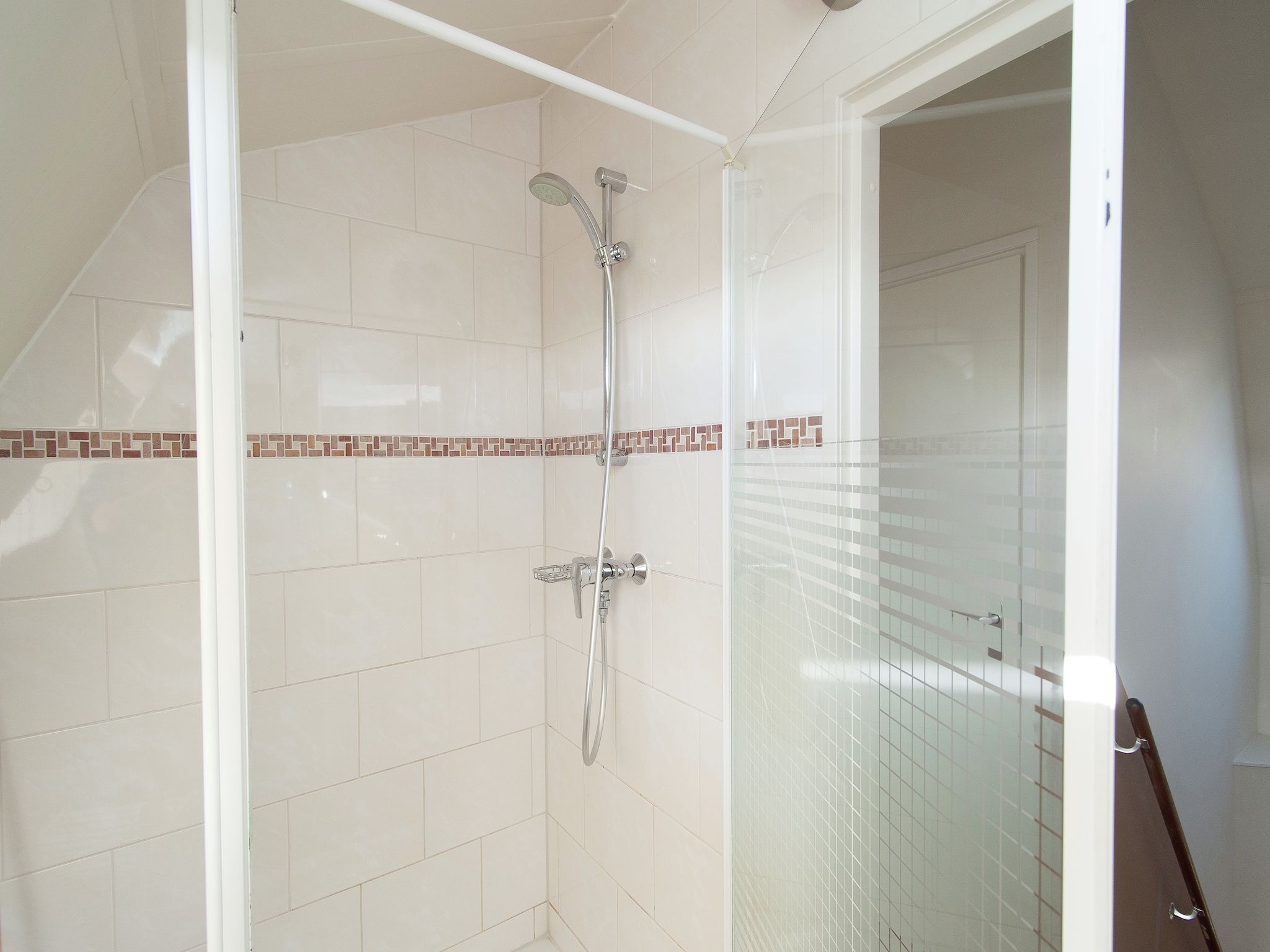 De badkamer van Bungalowpark de Gouden Spar 4 in Noordwijk