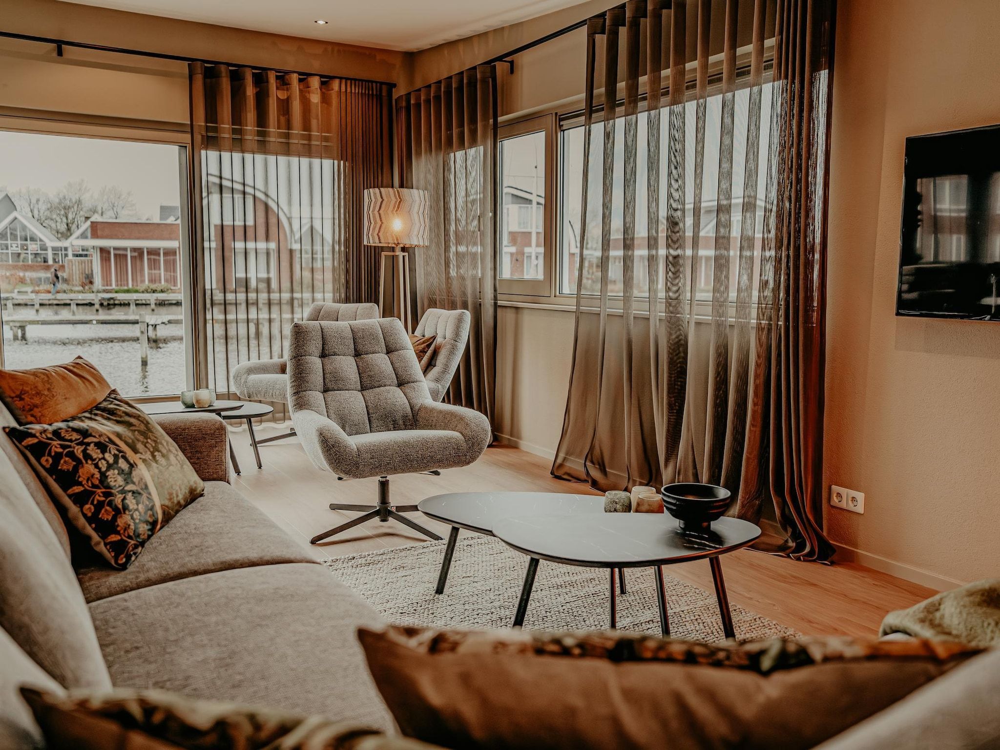 De woonkamer van Waterpark de Meerparel 5 in Uitgeest