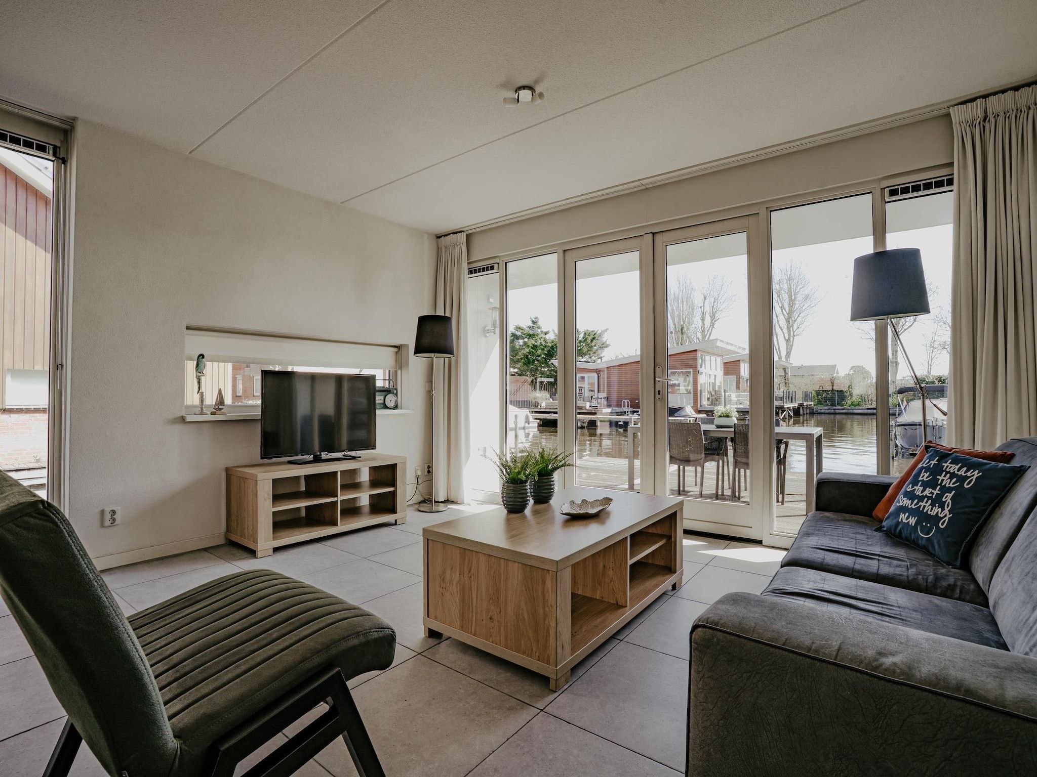 De woonkamer van Waterpark de Meerparel 4 in Uitgeest