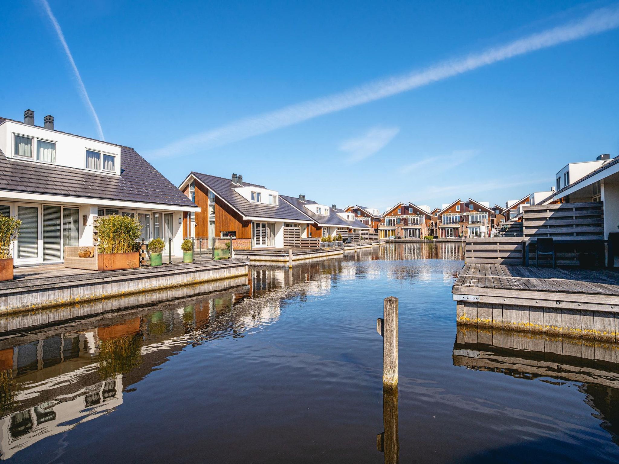 De buitenkant van Waterpark de Meerparel 4 in Uitgeest