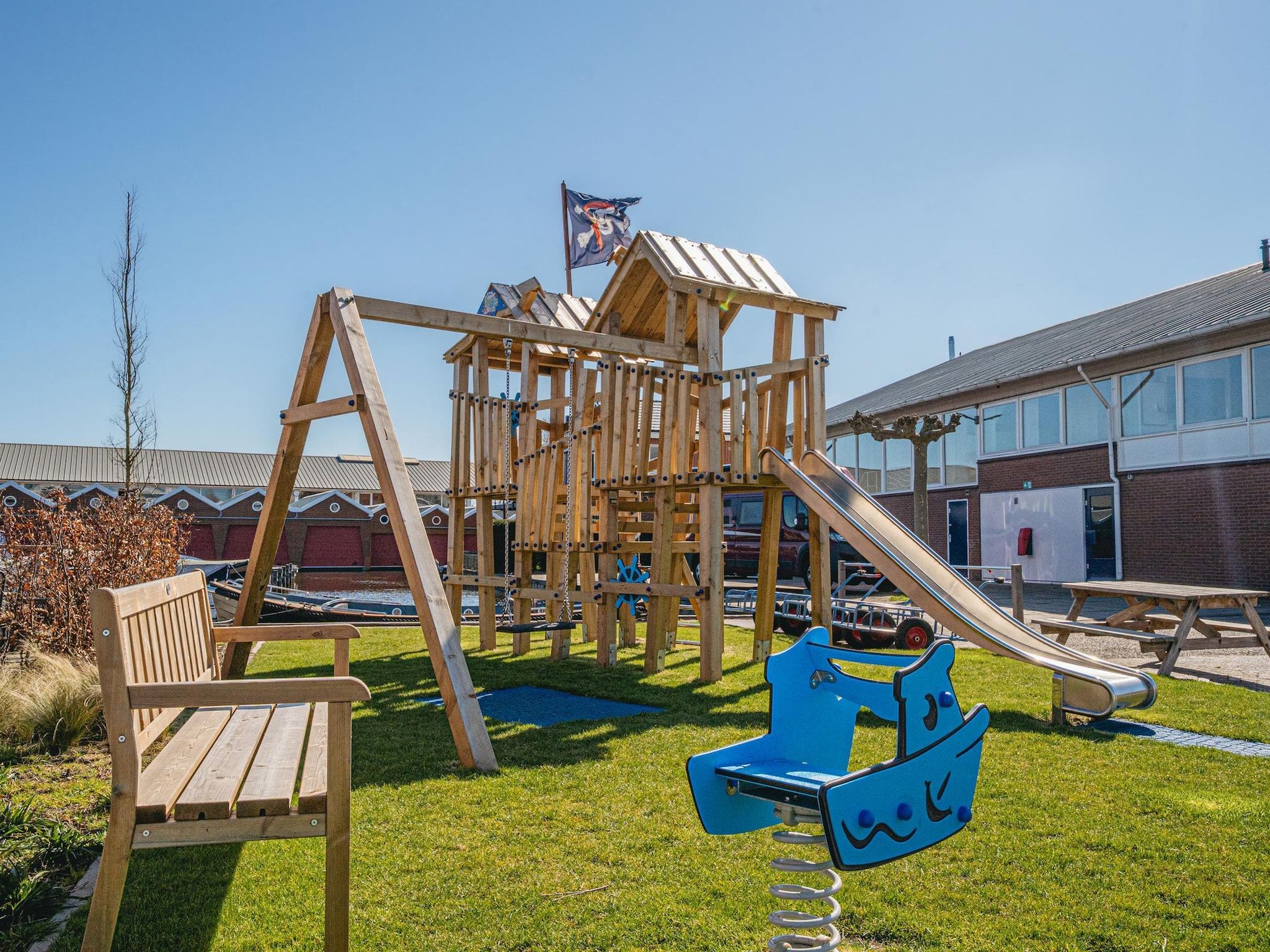 De buitenkant van Waterpark de Meerparel 4 in Uitgeest