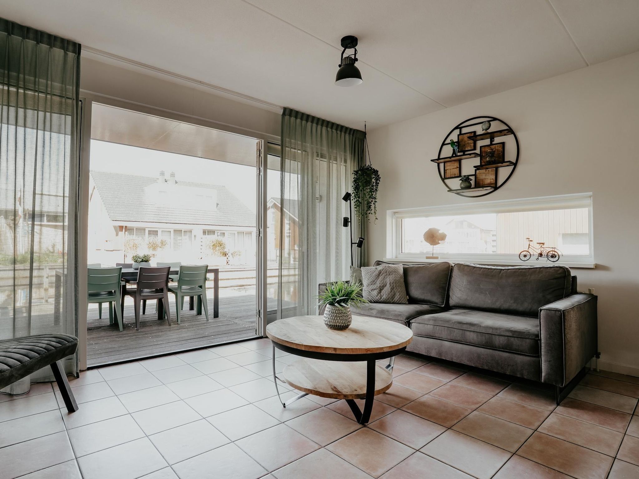 De woonkamer van Waterpark de MeerParel 3 in Uitgeest