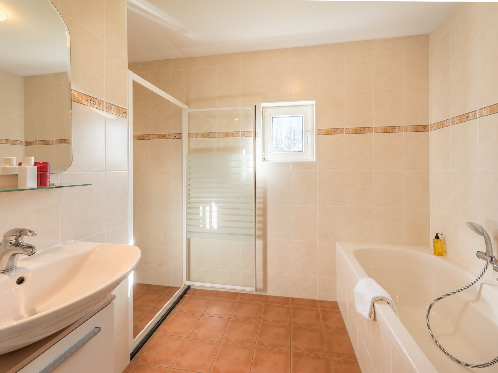 De badkamer van Hunzepark 2 in Gasselternijveen