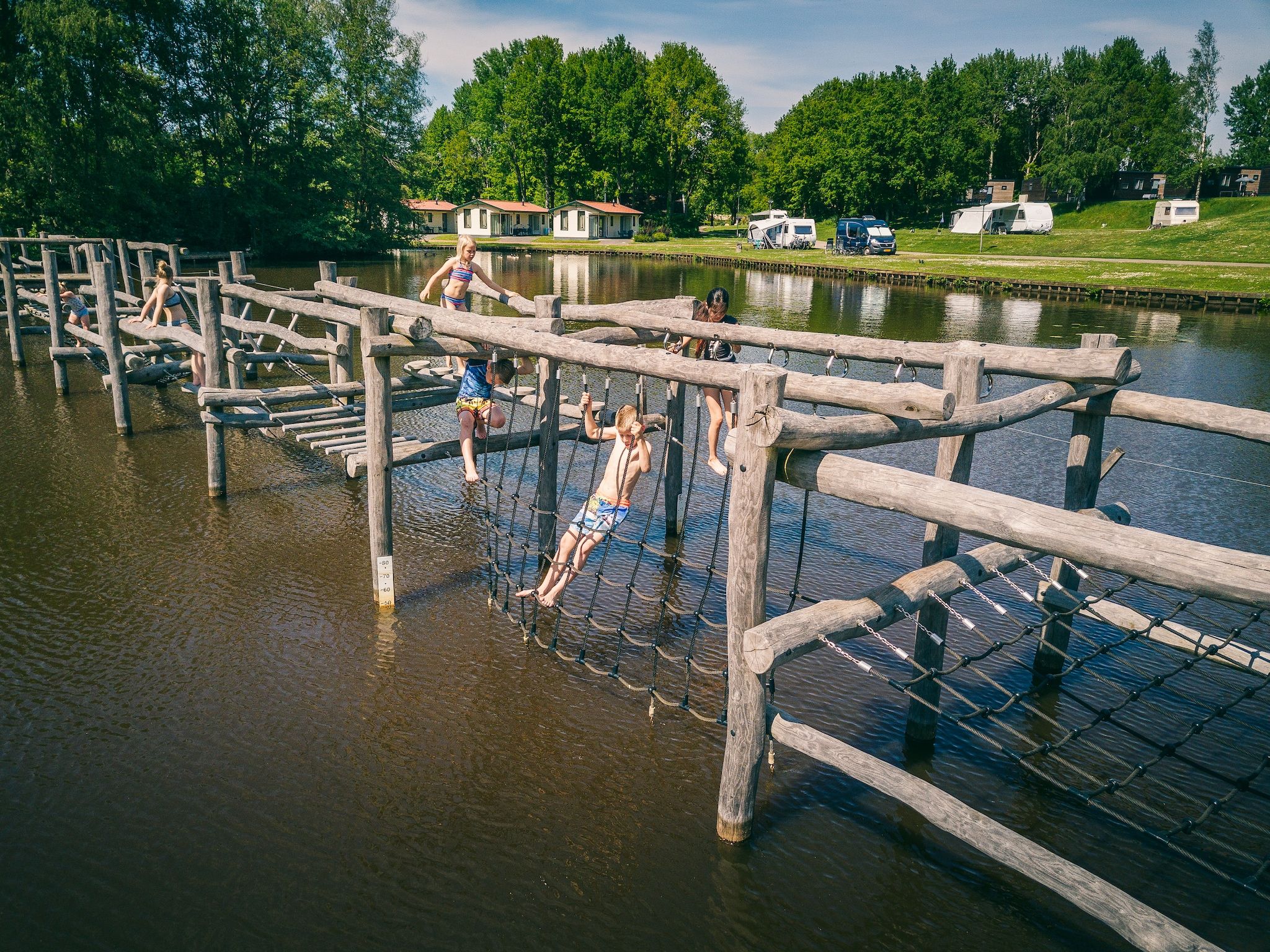 Parkfaciliteiten bij Hunzepark 2 in Gasselternijveen