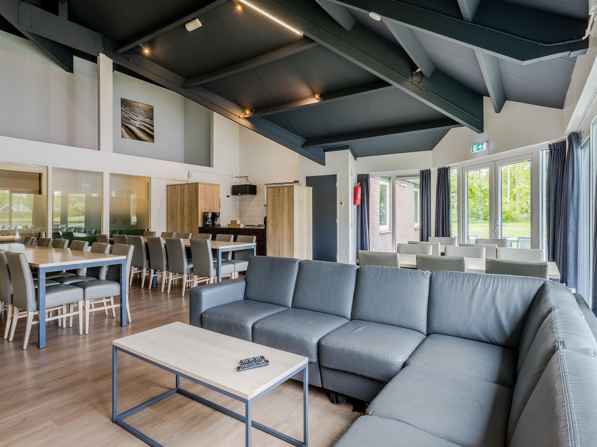 De woonkamer van Hunzepark 9 in Gasselternijveen