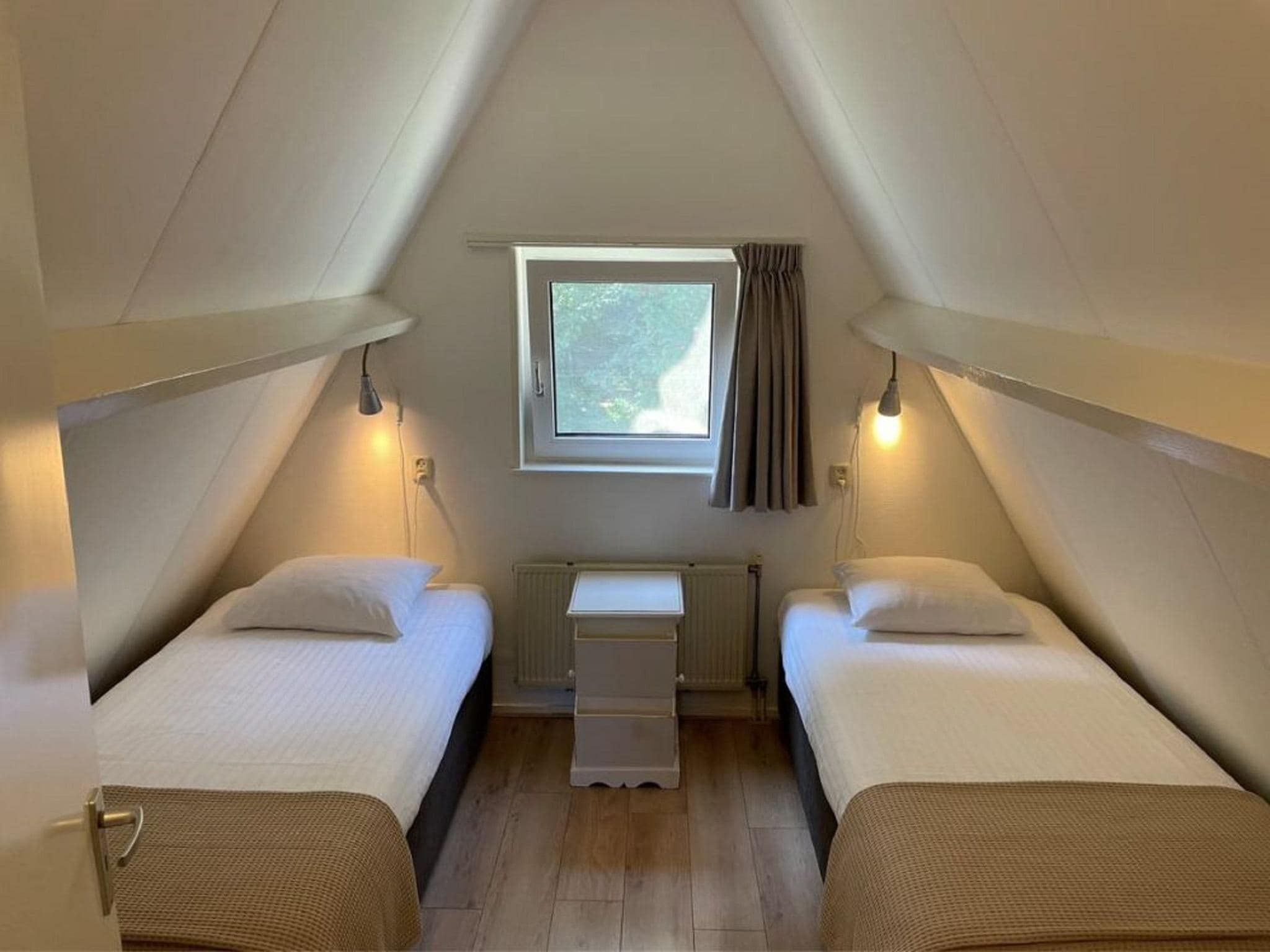 Een slaapkamer van Landgoed Eysinga State 3 in Sint Nicolaasga