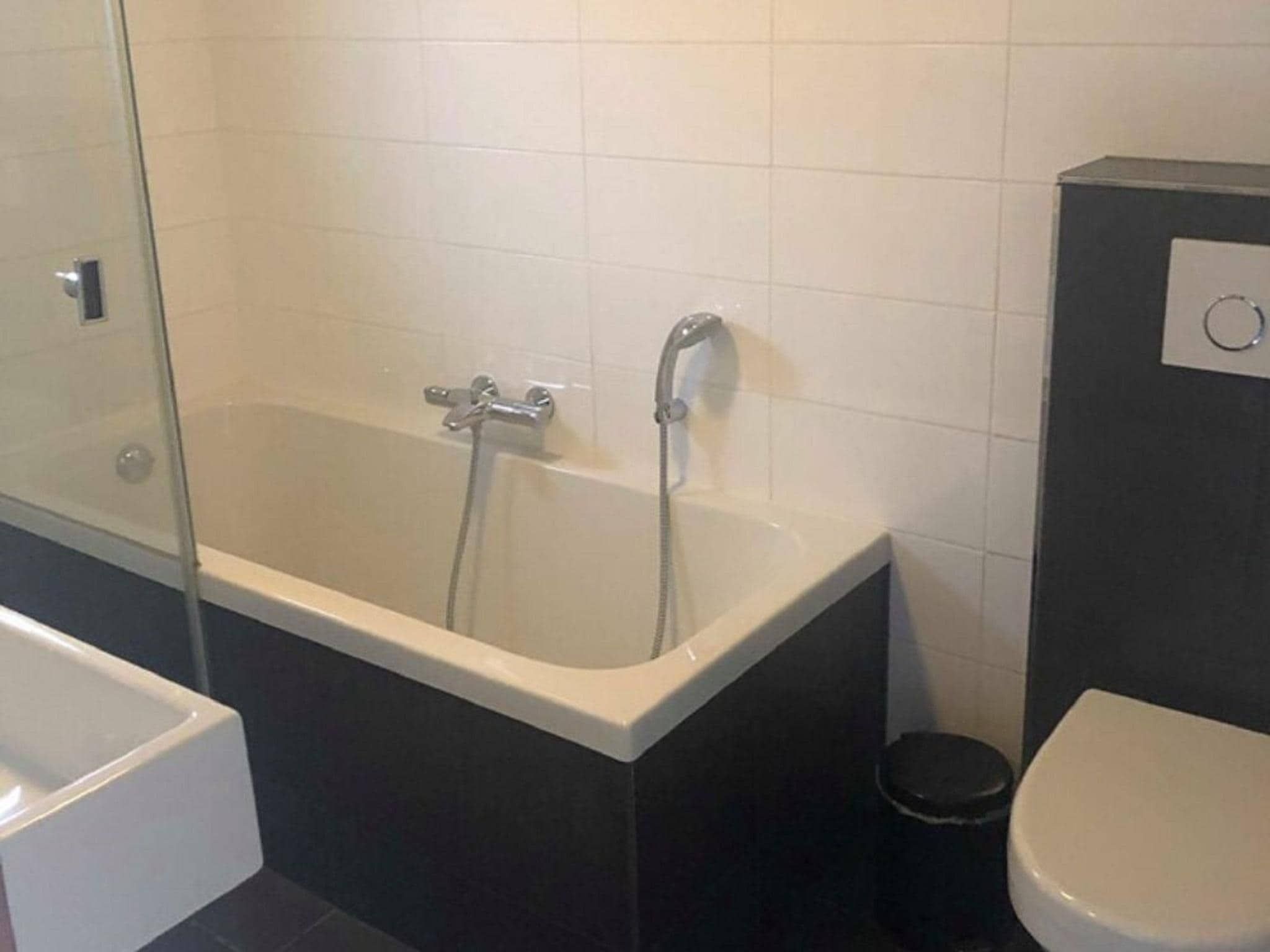 De badkamer van Landgoed Eysinga State 4 in Sint Nicolaasga