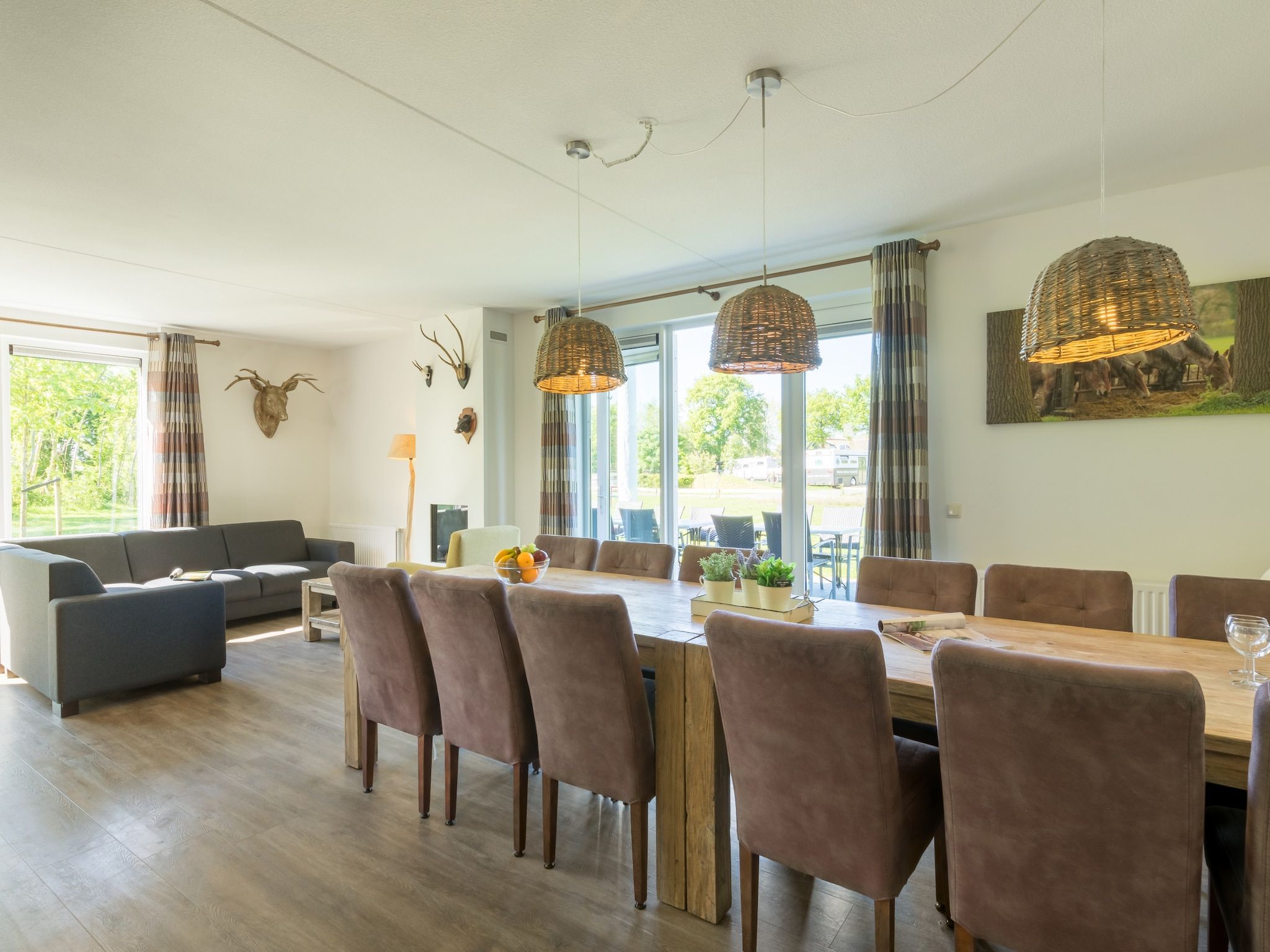 De eetkamer van Résidence de Weerribben 1 in Paasloo