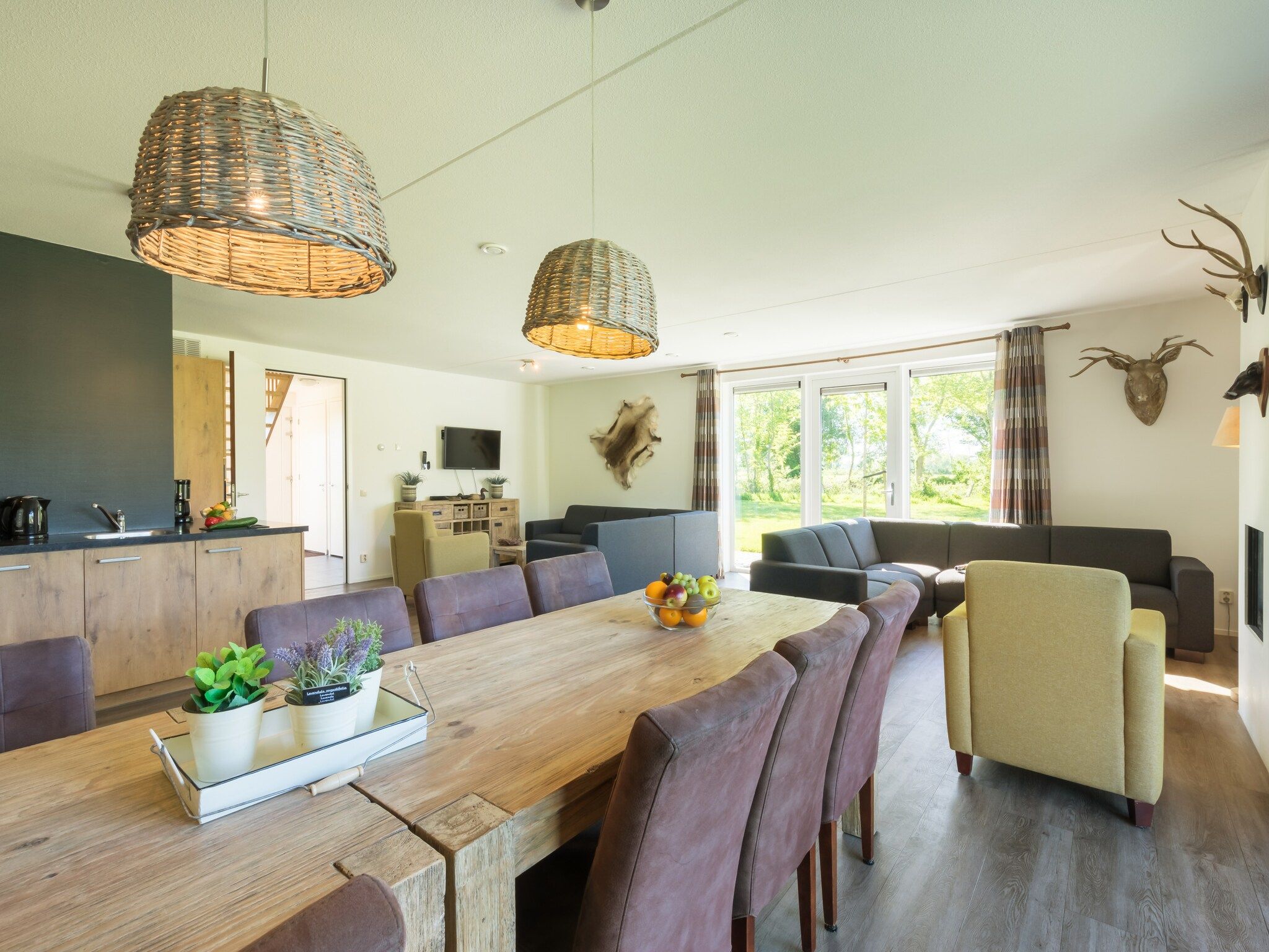 De woonkamer van Résidence de Weerribben 1 in Paasloo