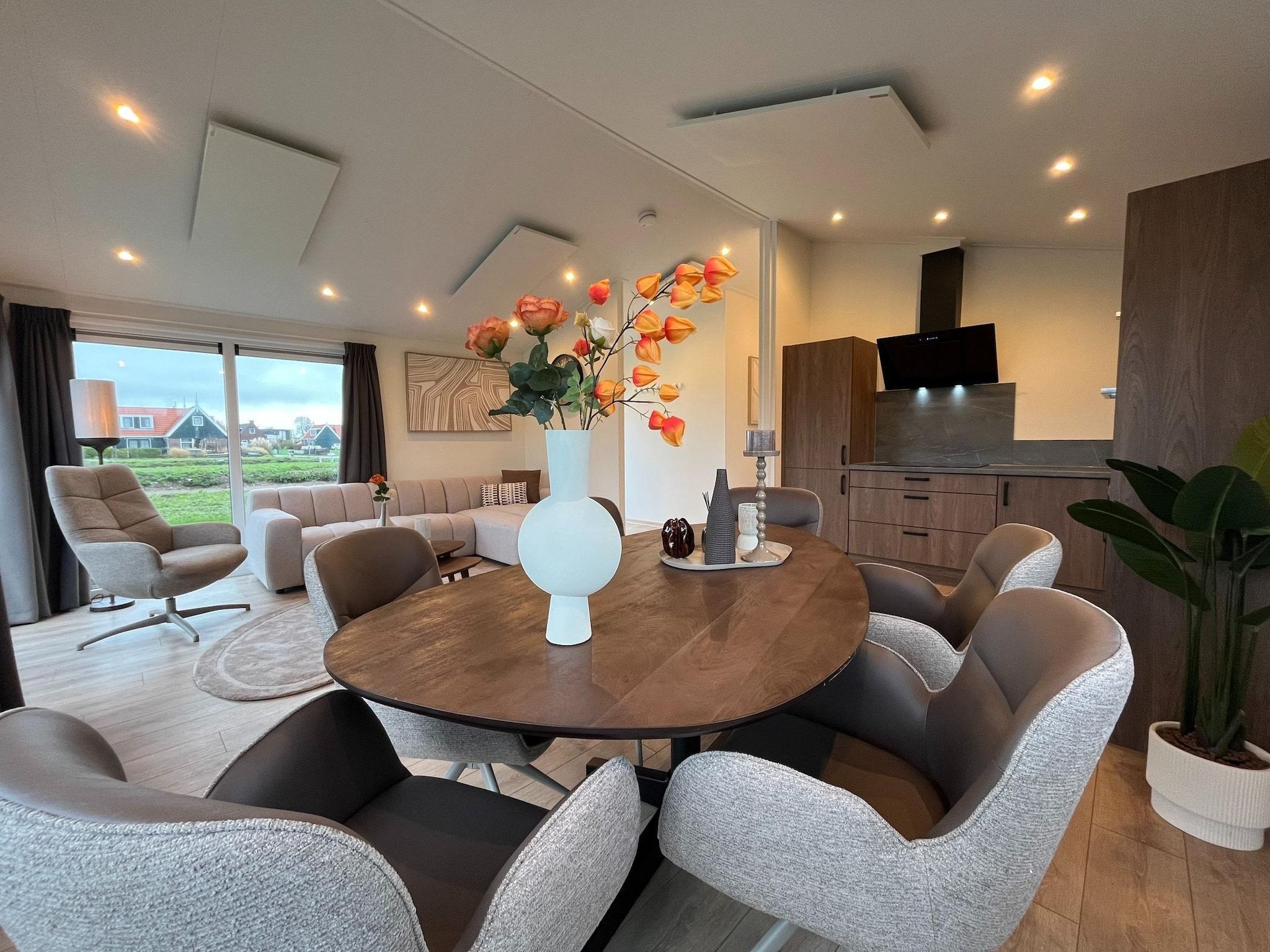 De eetkamer van Waaghuys  6 personen in West-Graftdijk