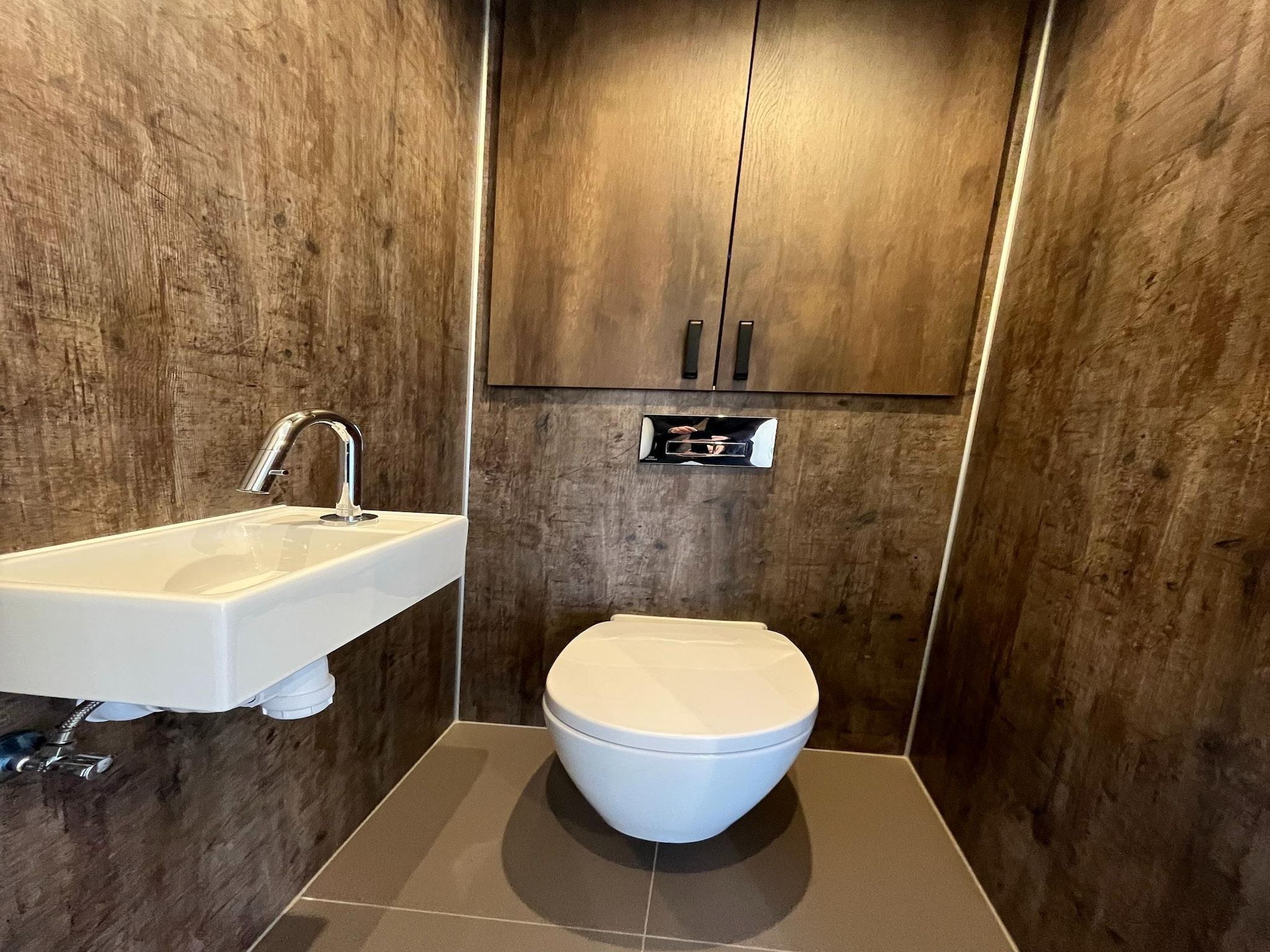 De badkamer van Waaghuys  6 personen in West-Graftdijk