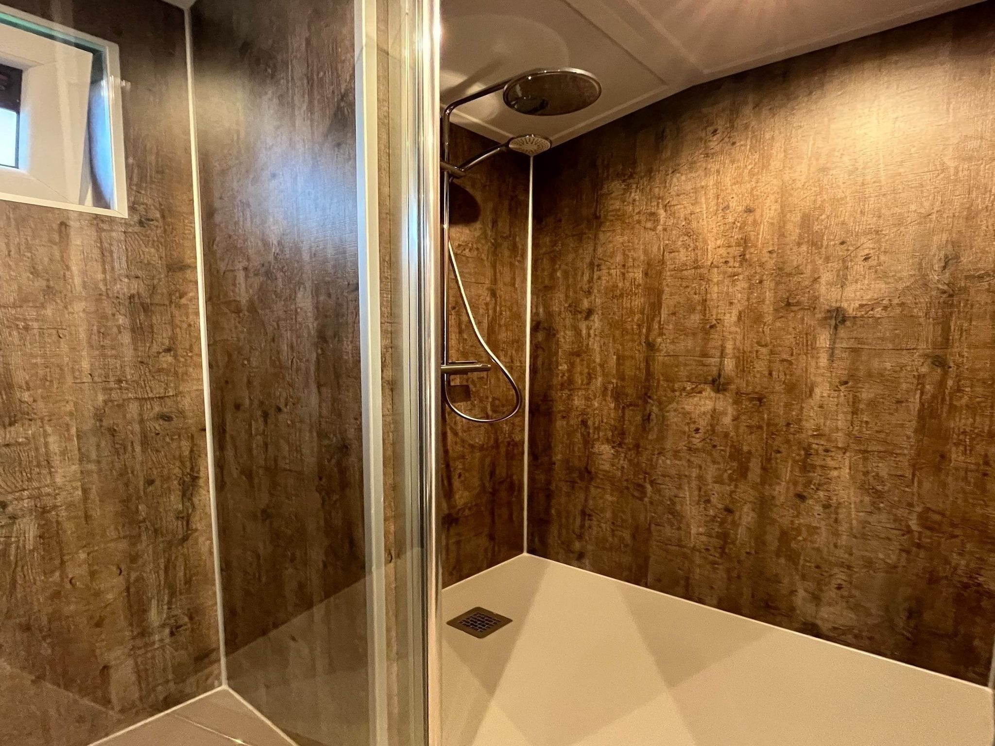 De badkamer van Waaghuys  6 personen in West-Graftdijk