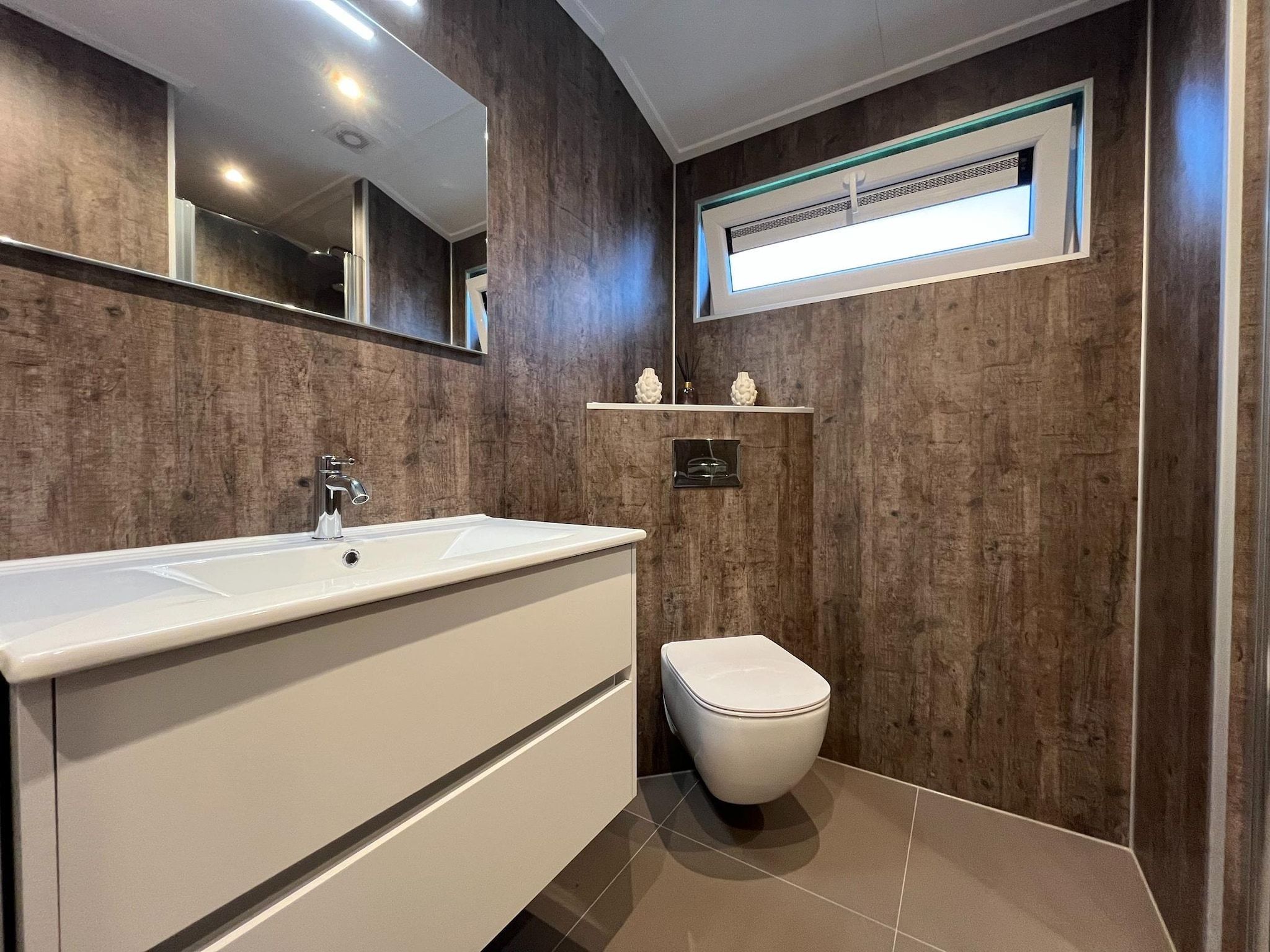 De badkamer van Waaghuys  6 personen in West-Graftdijk