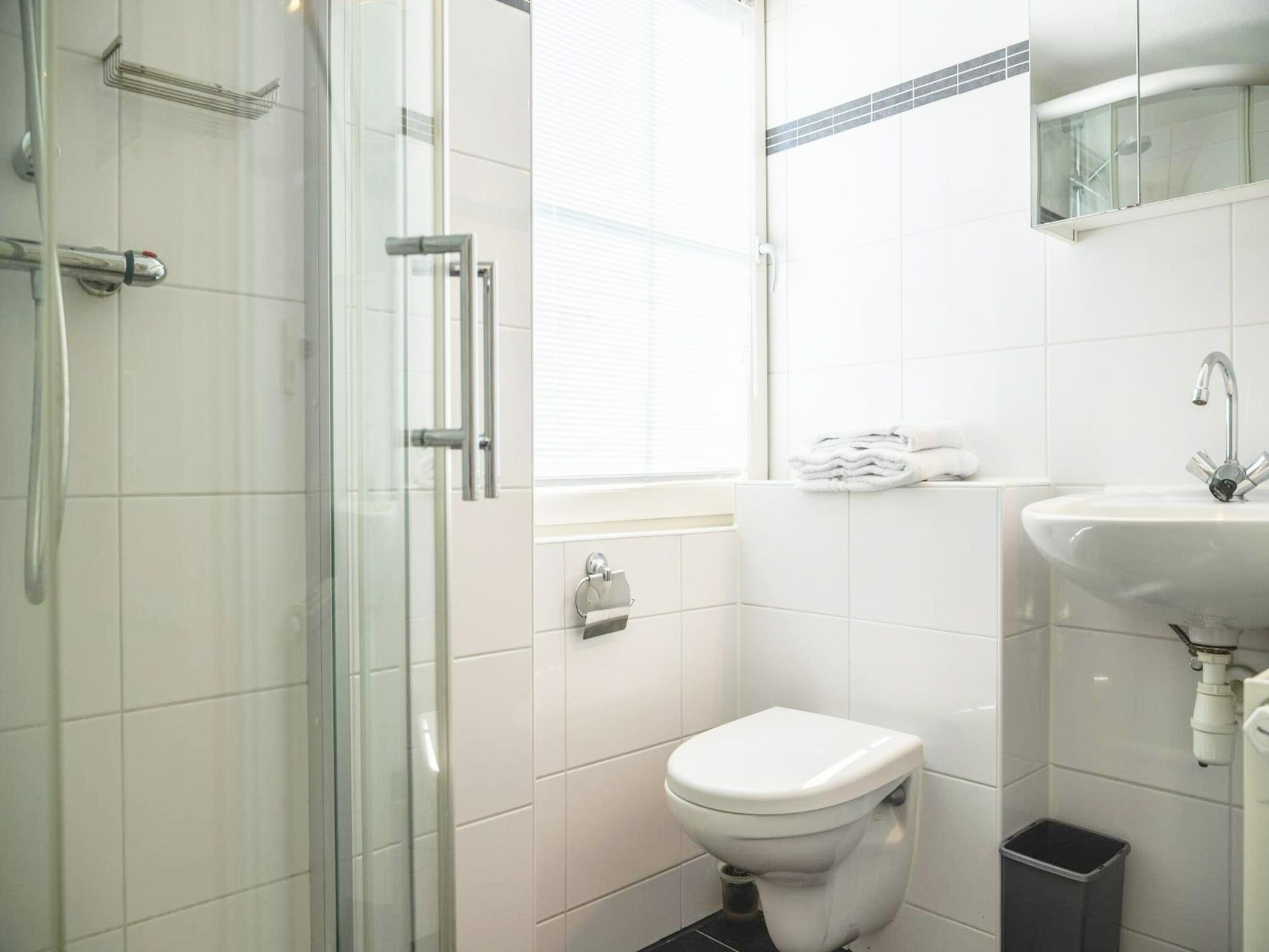 De badkamer van Markerkade  6 personen in West-Graftdijk