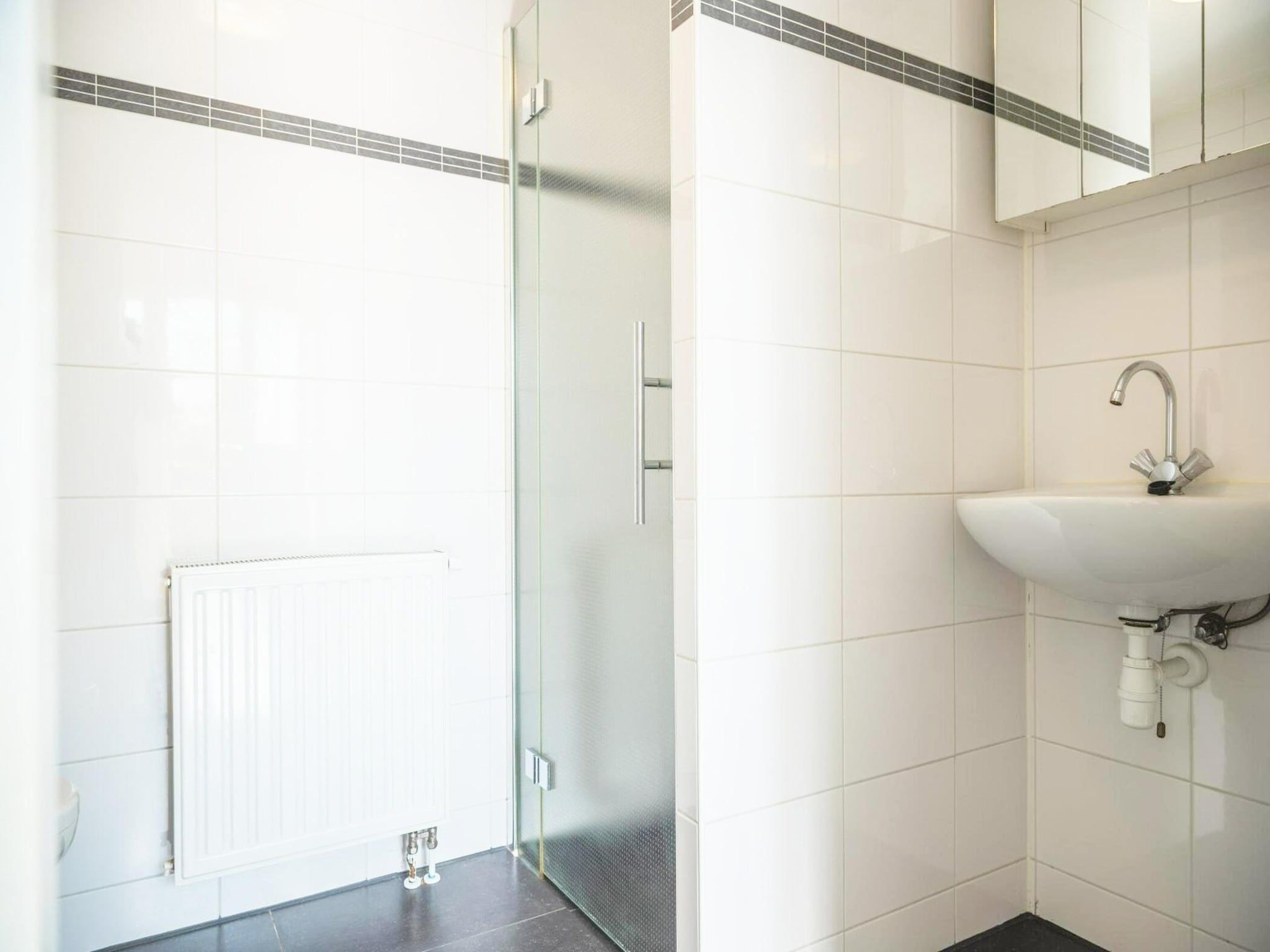 De badkamer van Markerkade  6 personen in West-Graftdijk