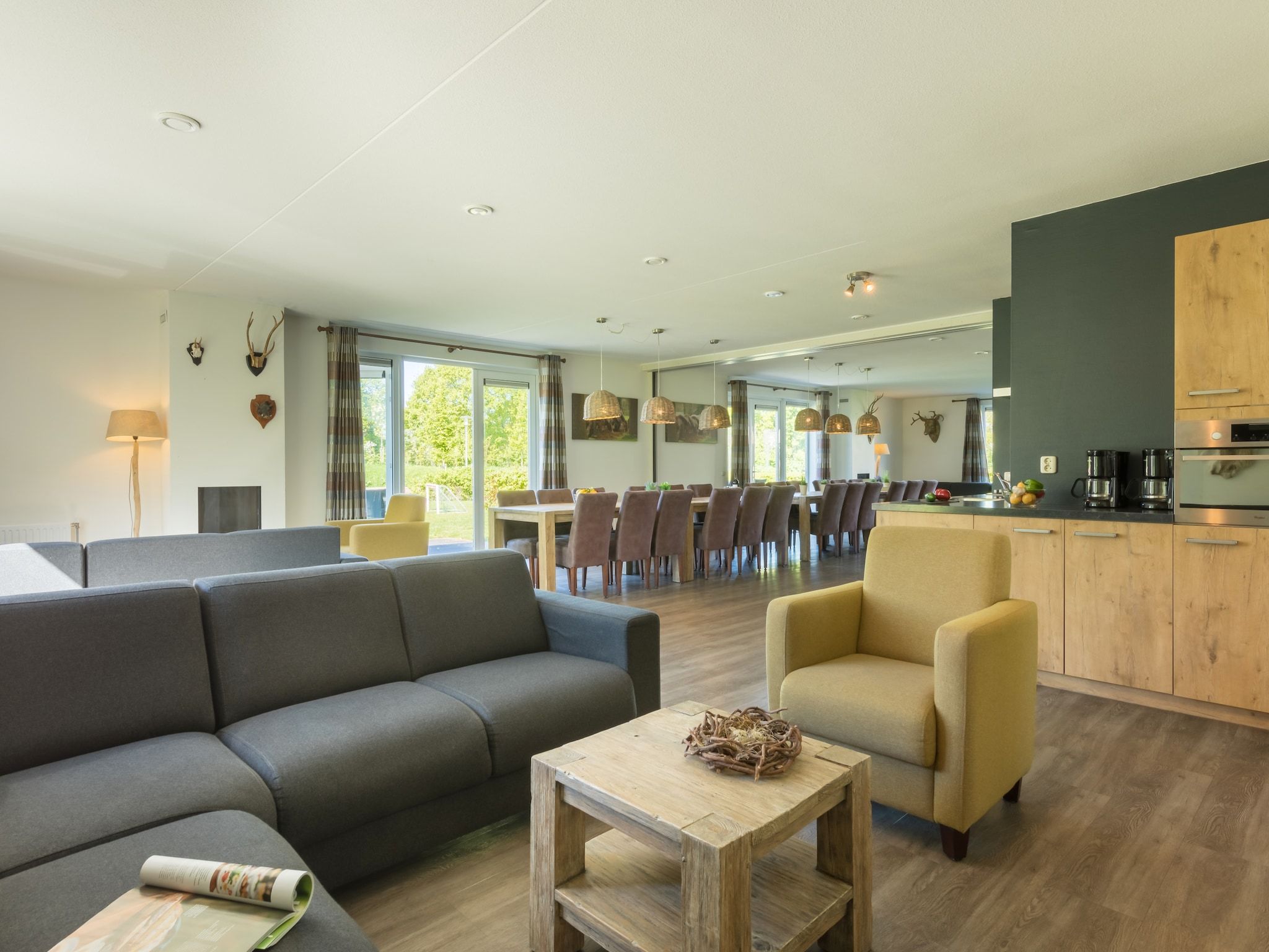 De woonkamer van Résidence de Weerribben 3 in Paasloo