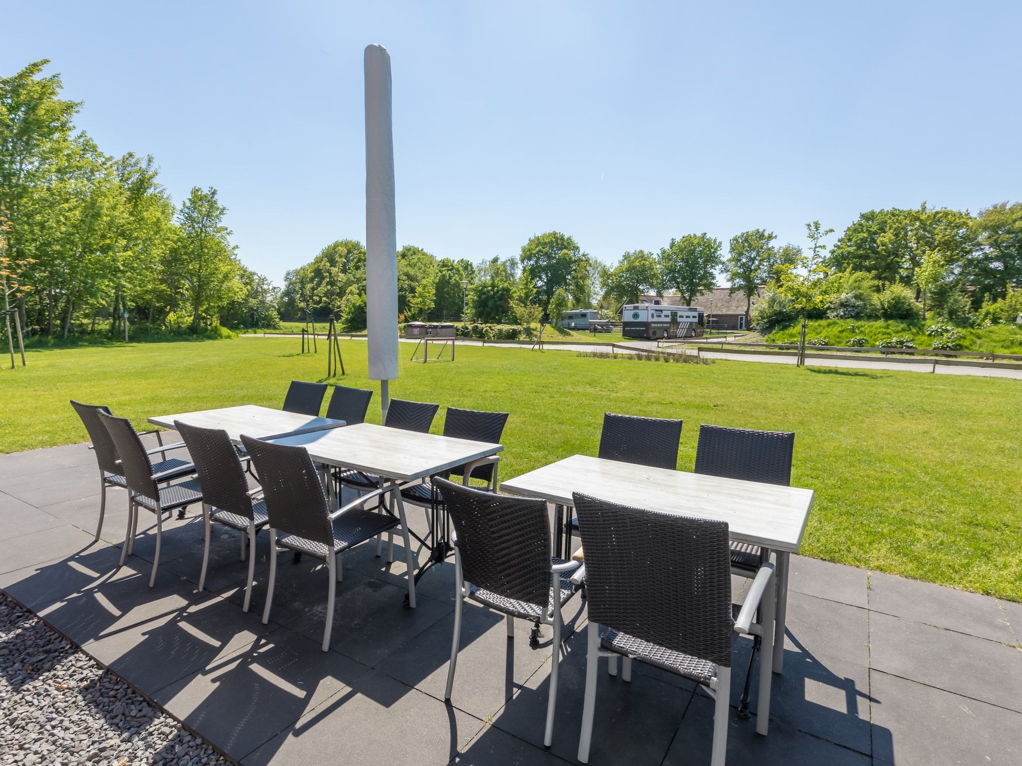 De tuin van Résidence de Weerribben 3 in Paasloo