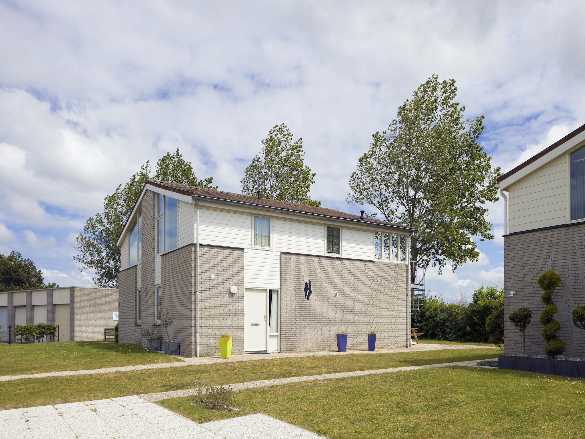 De buitenkant van Roompot Beach Resort 20 in Kamperland