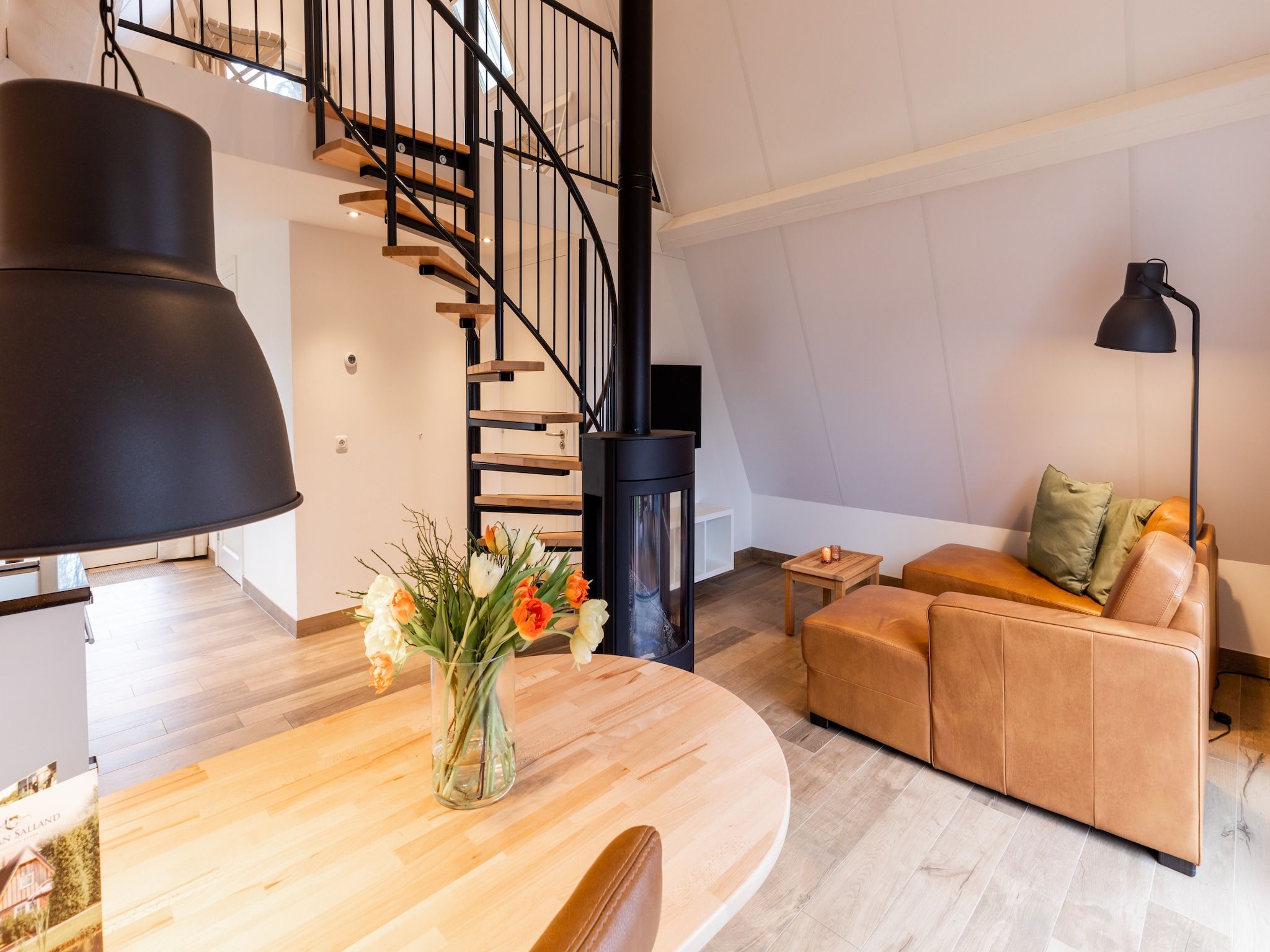 De woonkamer van Hof van Salland 1 in Hellendoorn