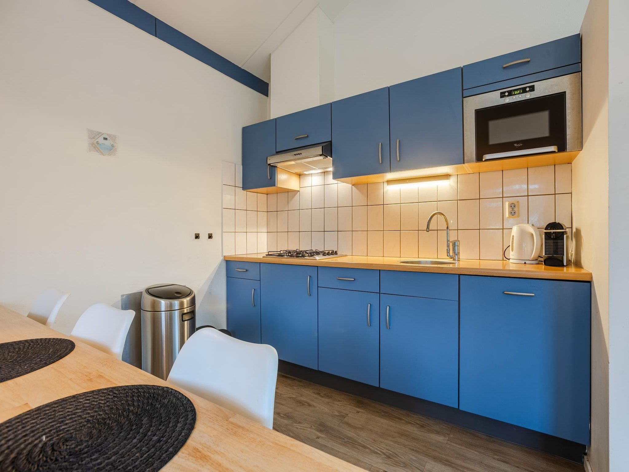 De keuken van Boomhiemke Duinbungalow 4 in Hollum