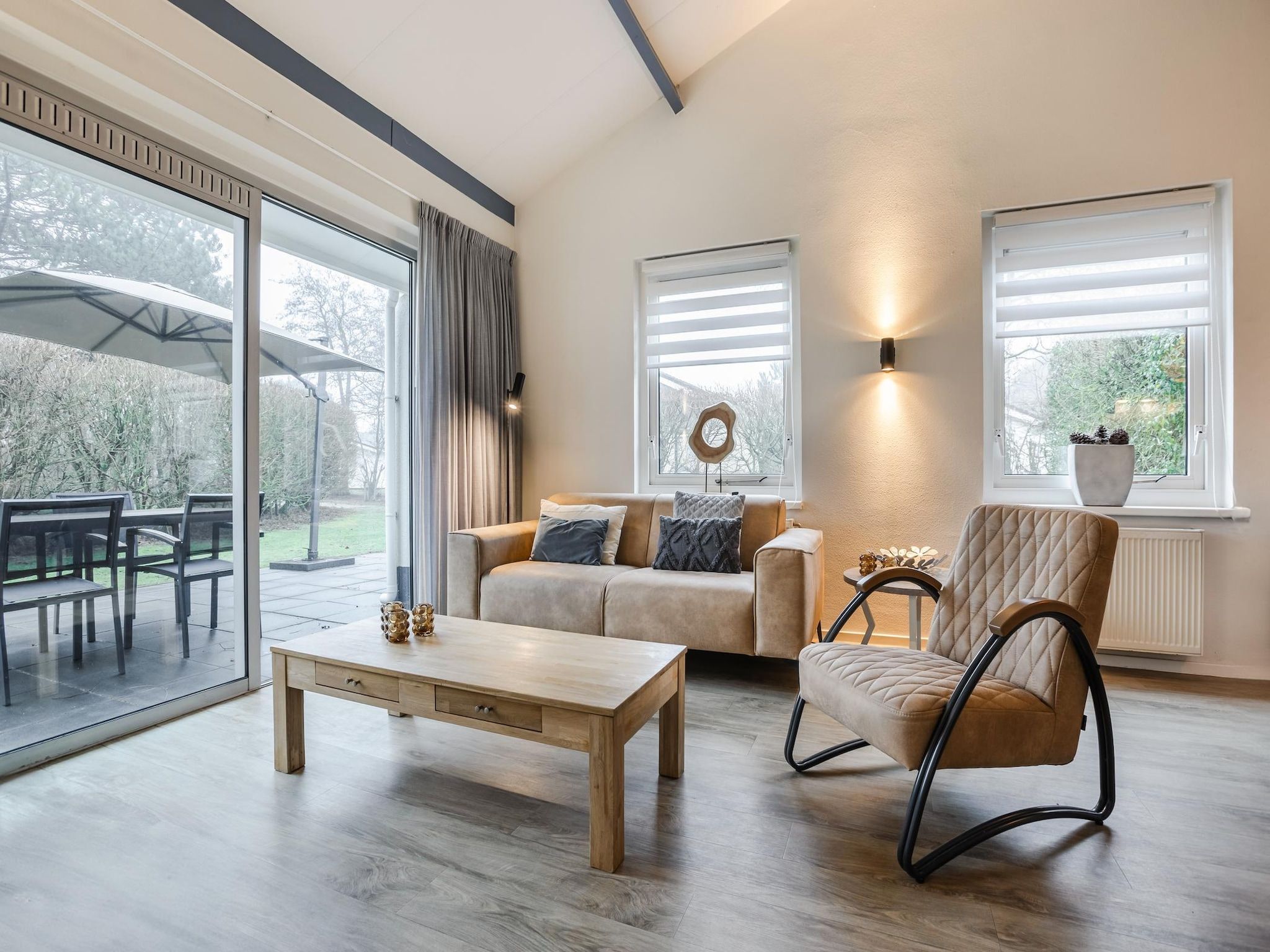 De woonkamer van Boomhiemke Duinbungalow 4 in Hollum