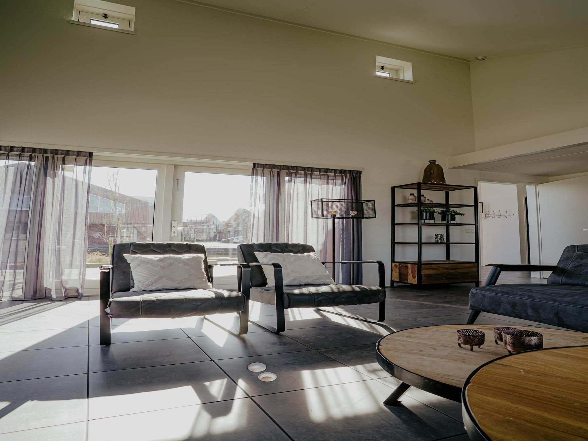 De woonkamer van Waterpark de Meerparel 2 in Uitgeest