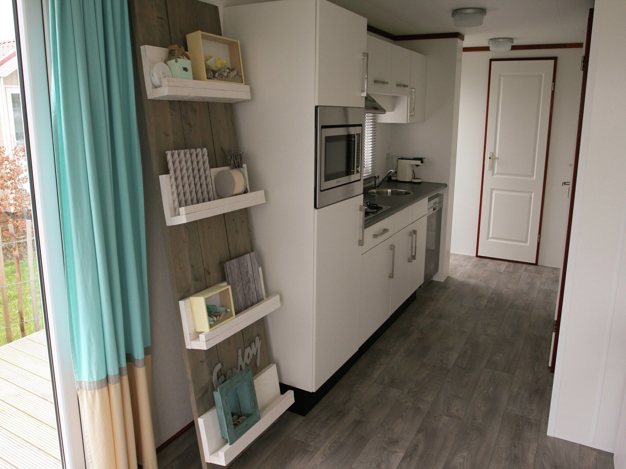 De keuken van Recreatiepark Wiringherlant - Wiringher Chalet 10 in Hippolytushoef