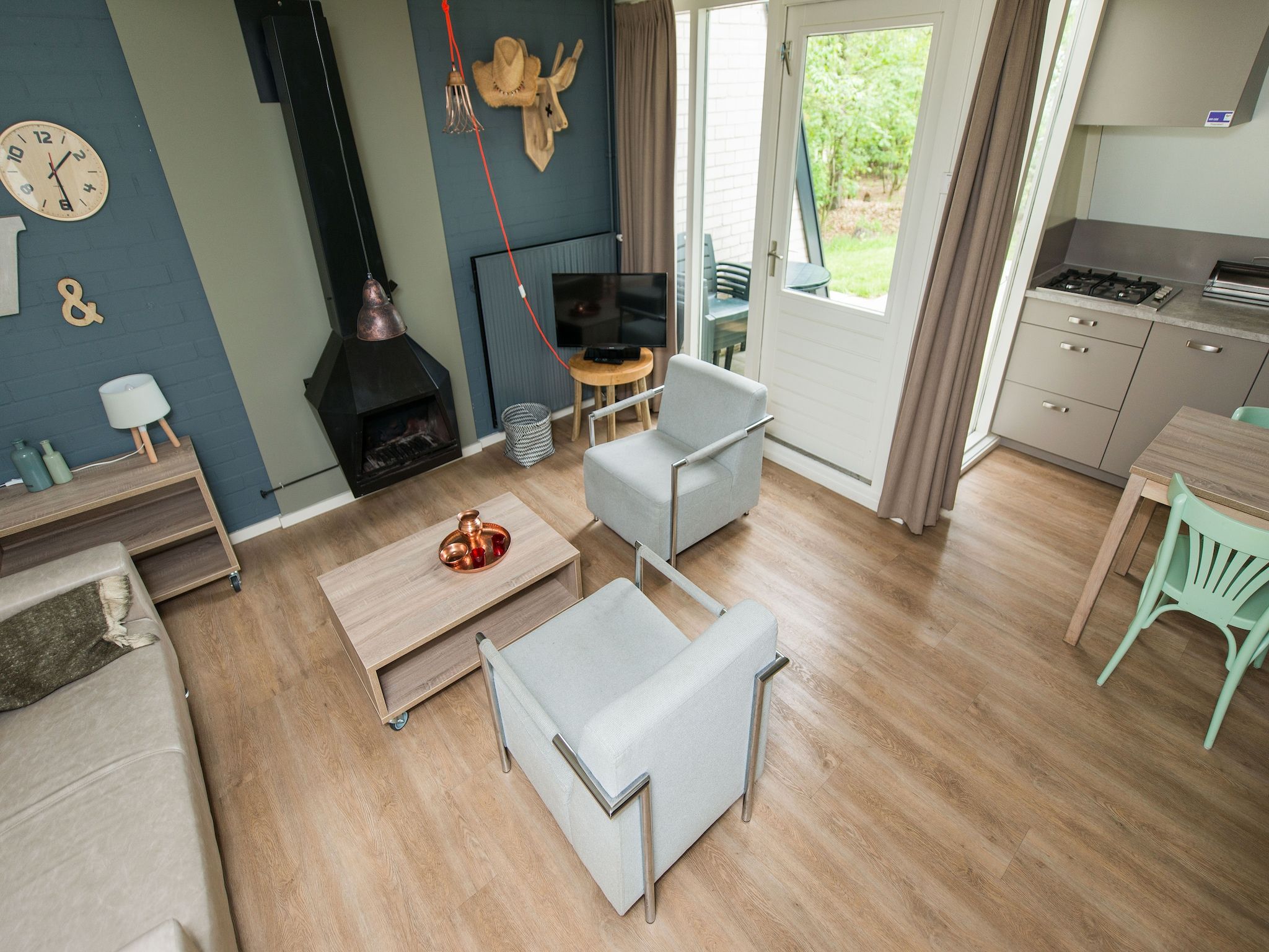 De woonkamer van Bungalowpark Hoenderloo 5 in Hoenderloo