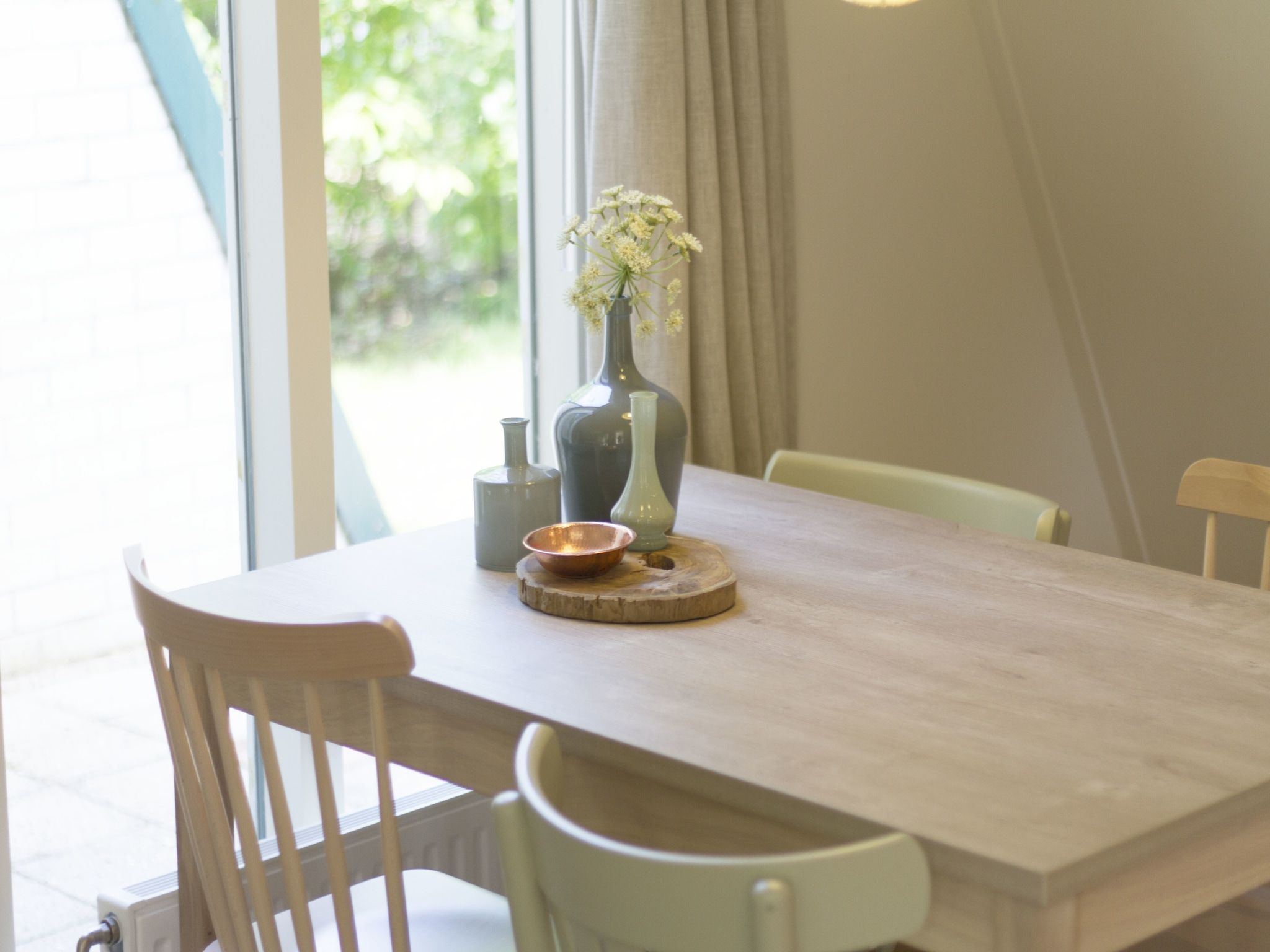 De eetkamer van Bungalowpark Hoenderloo 5 in Hoenderloo