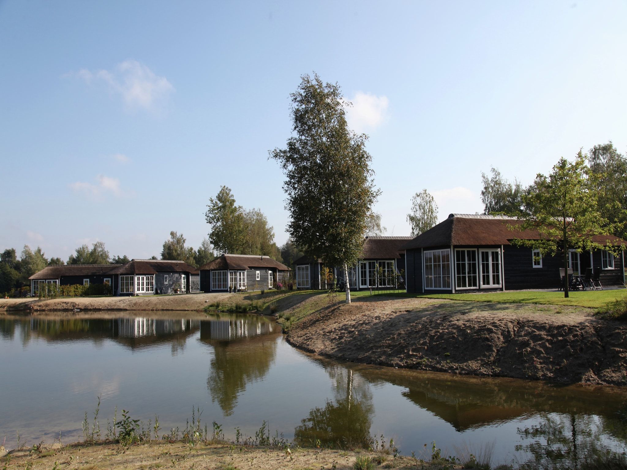 De buitenkant van Recreatiepark Tolplas 15 in Hoge Hexel
