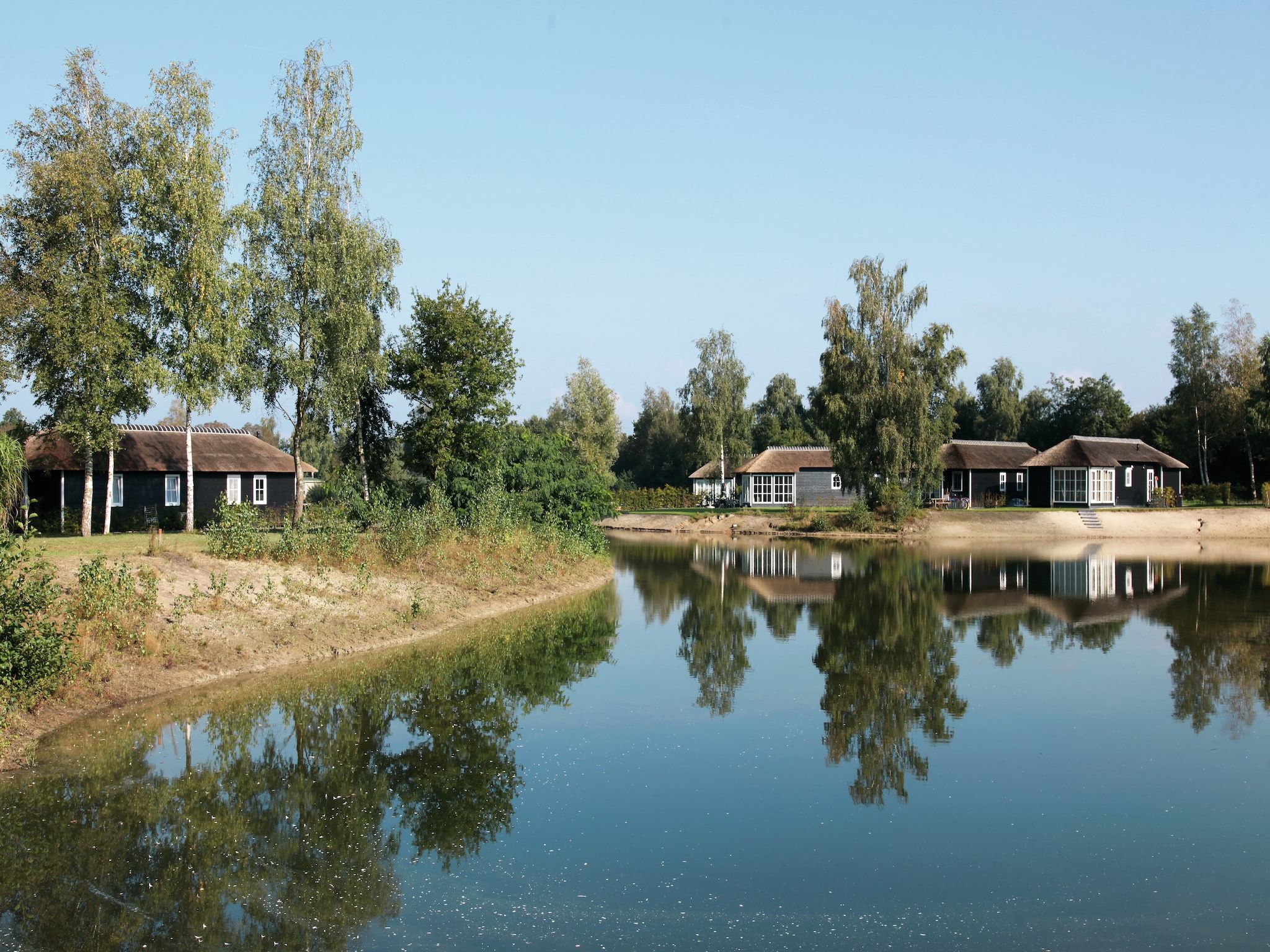 De buitenkant van Recreatiepark Tolplas 15 in Hoge Hexel