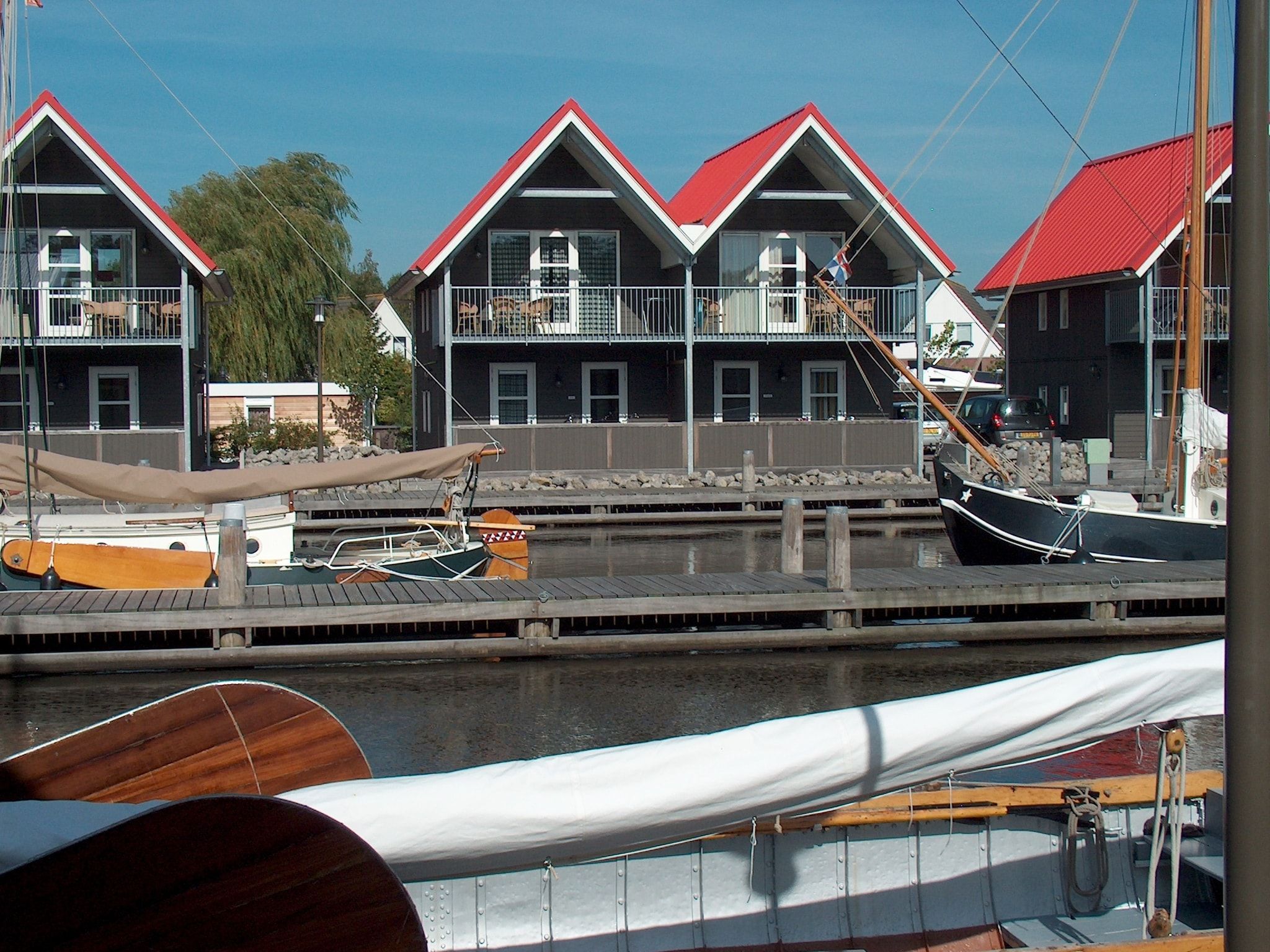De buitenkant van Havenresort Terherne 1 in Terherne