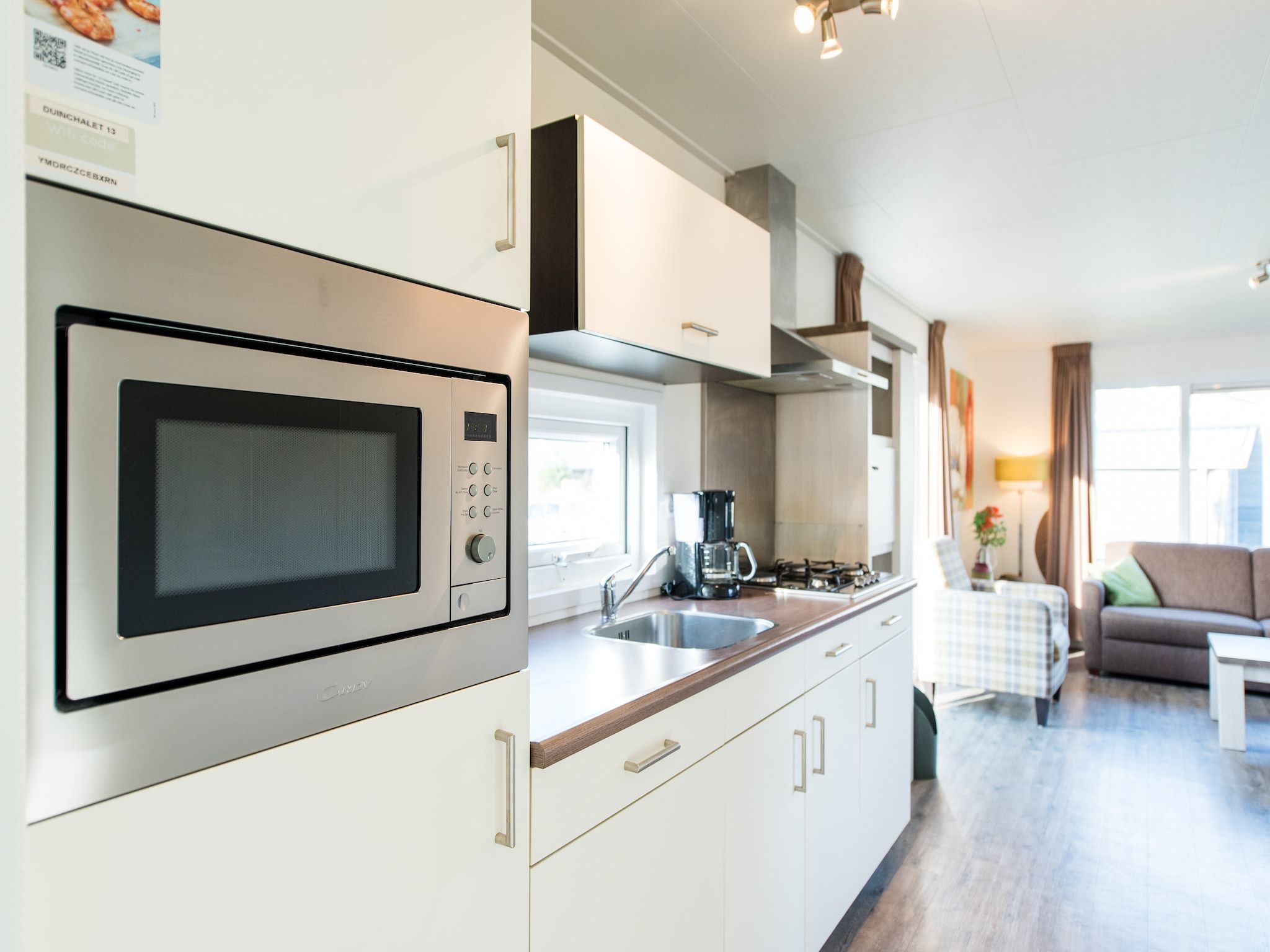 De keuken van Vakantiepark Boomhiemke 6 in Hollum-Ameland