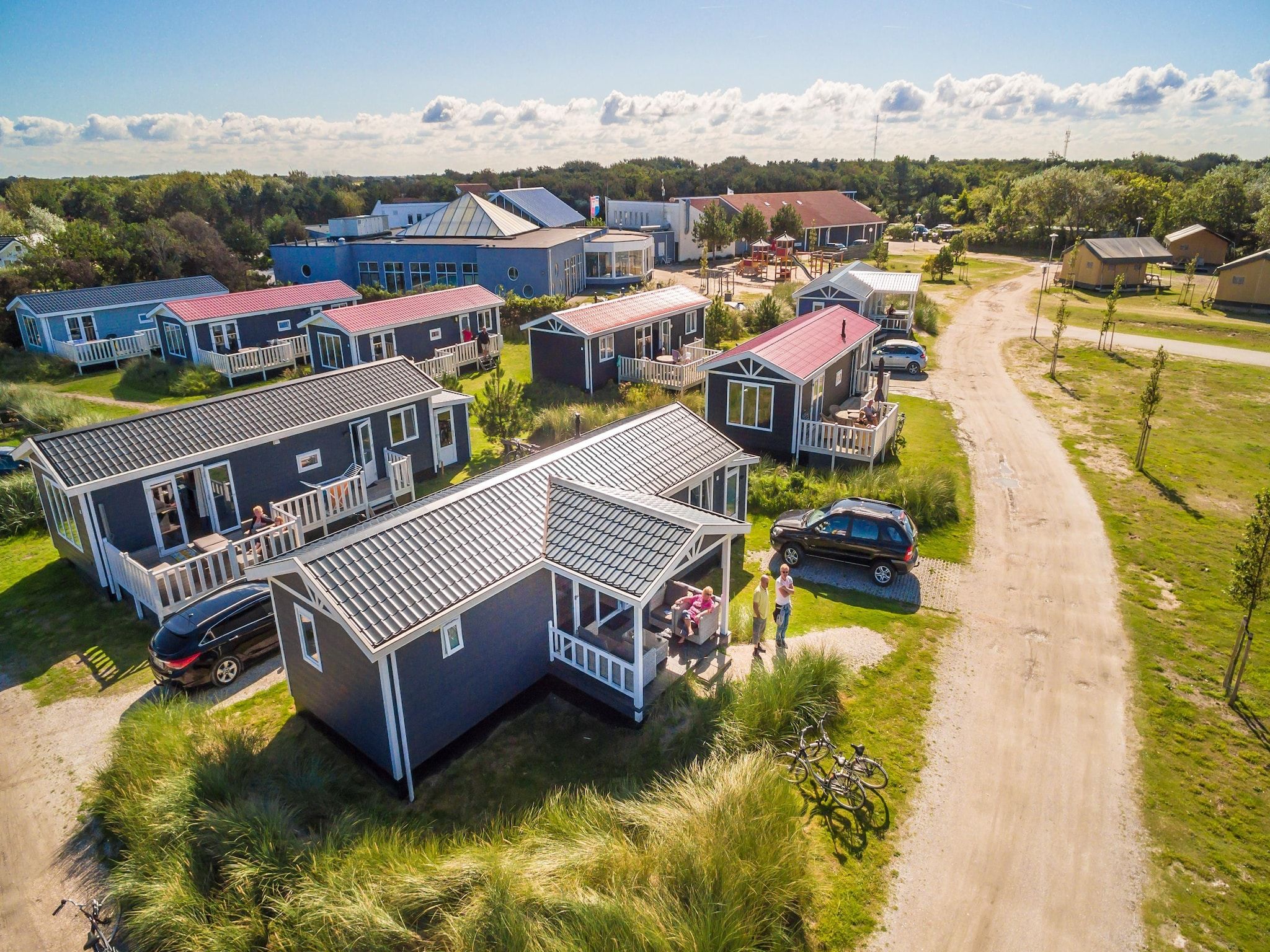 De buitenkant van Vakantiepark Boomhiemke 6 in Hollum-Ameland