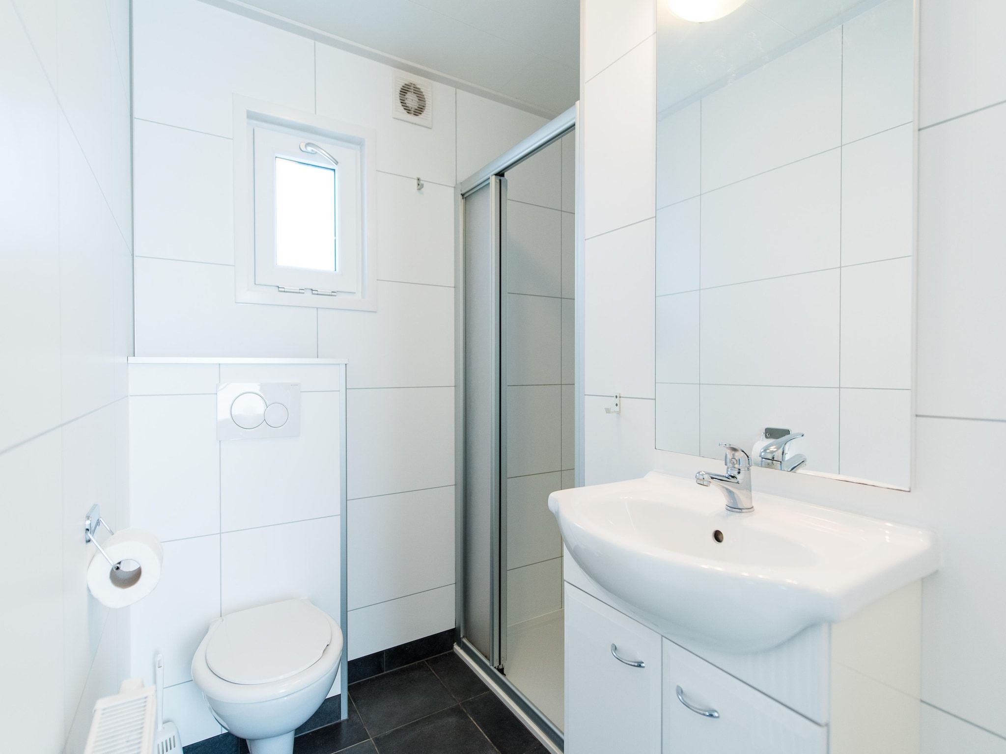 De badkamer van Vakantiepark Boomhiemke 6 in Hollum-Ameland