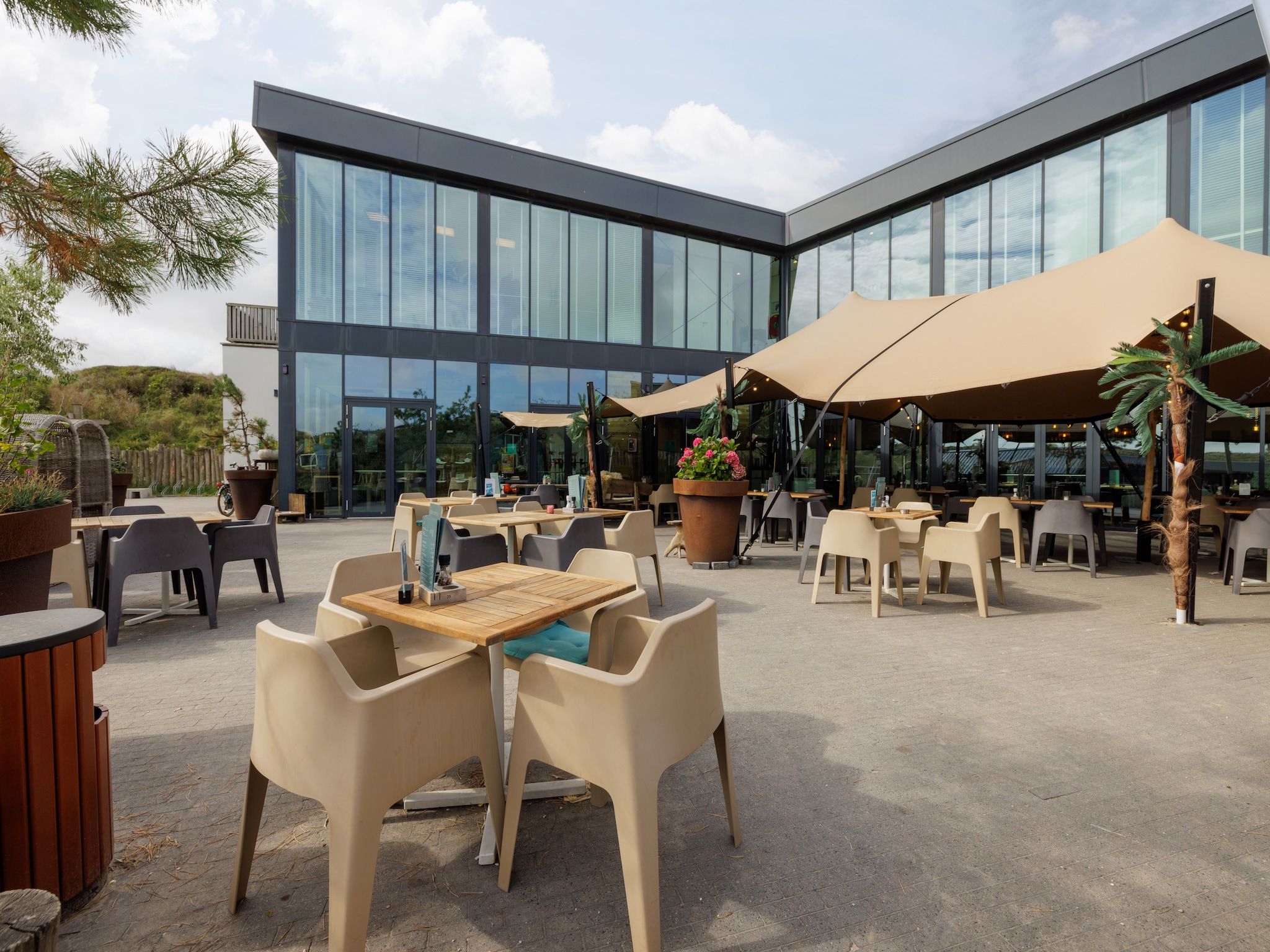 Parkfaciliteiten bij Sea Lodges Bloemendaal 1 in Bloemendaal