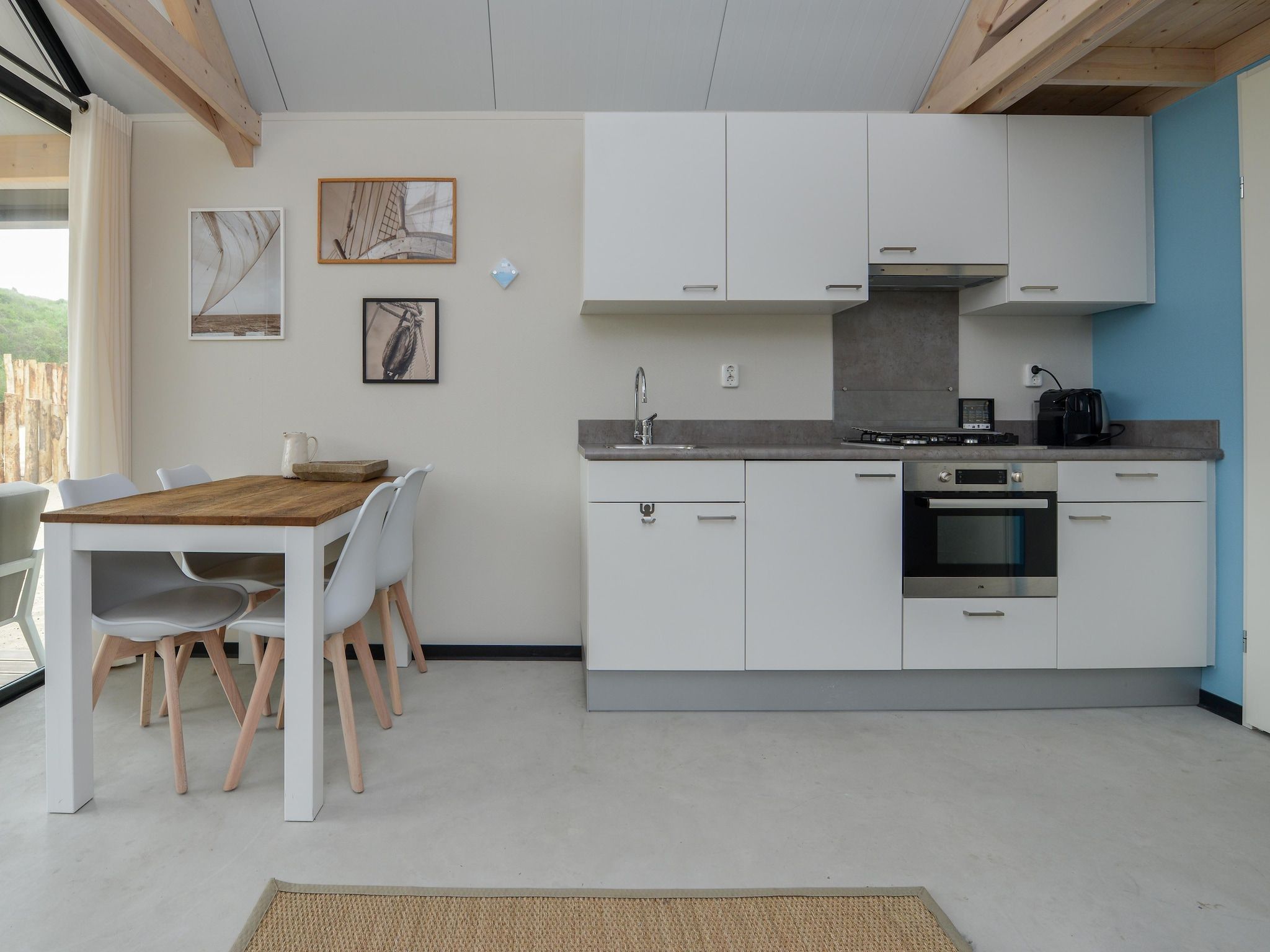 De keuken van Sea Lodges Bloemendaal 2 in Bloemendaal