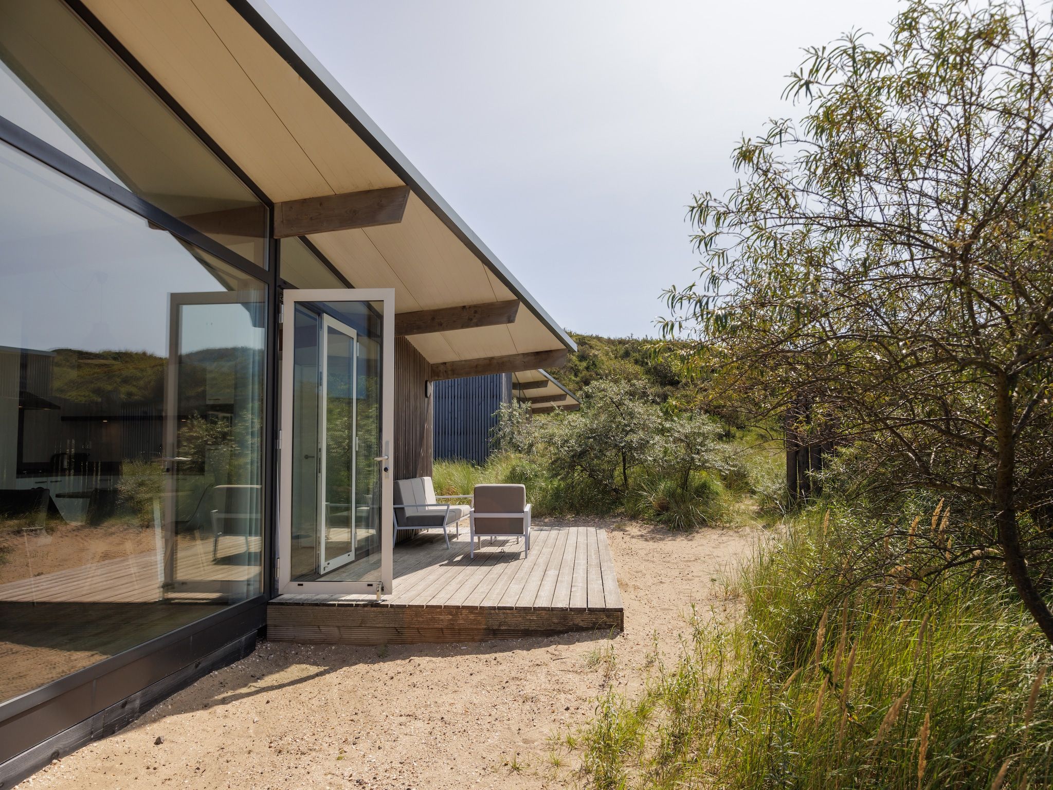 Het terras van Sea Lodges Bloemendaal 3 in Bloemendaal