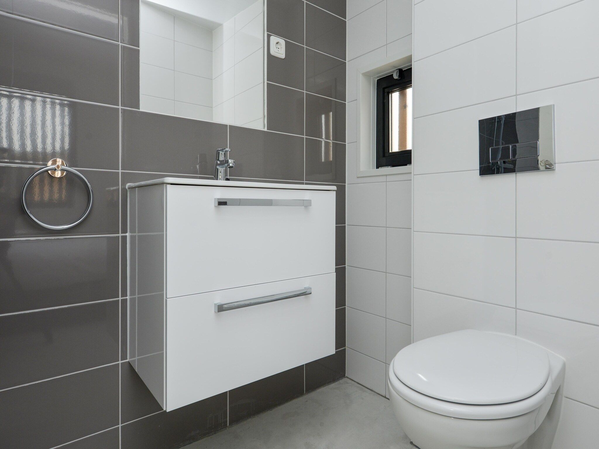 De badkamer van Sea Lodges Bloemendaal 4 in Bloemendaal