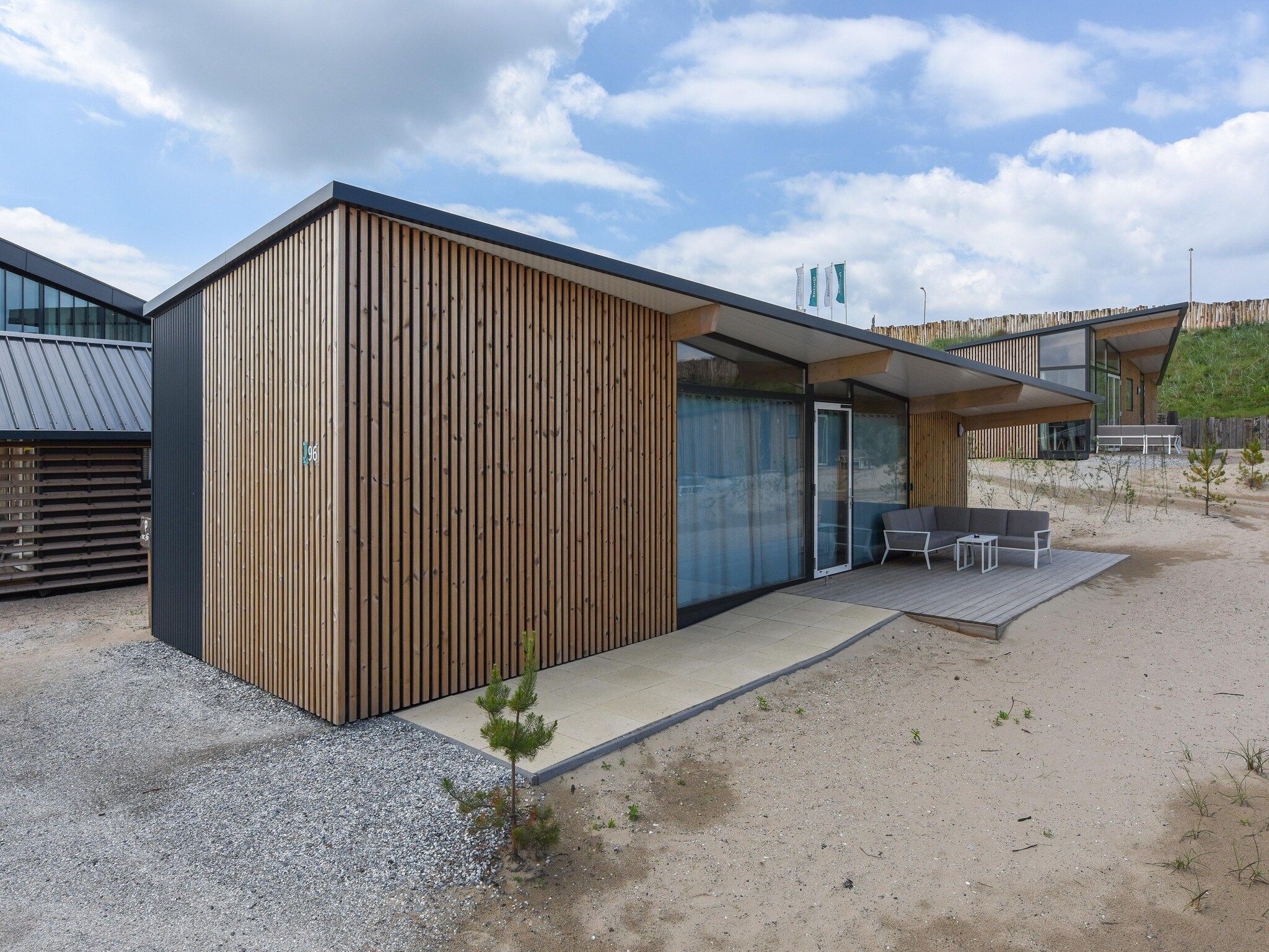 Het terras van Sea Lodges Bloemendaal 4 in Bloemendaal