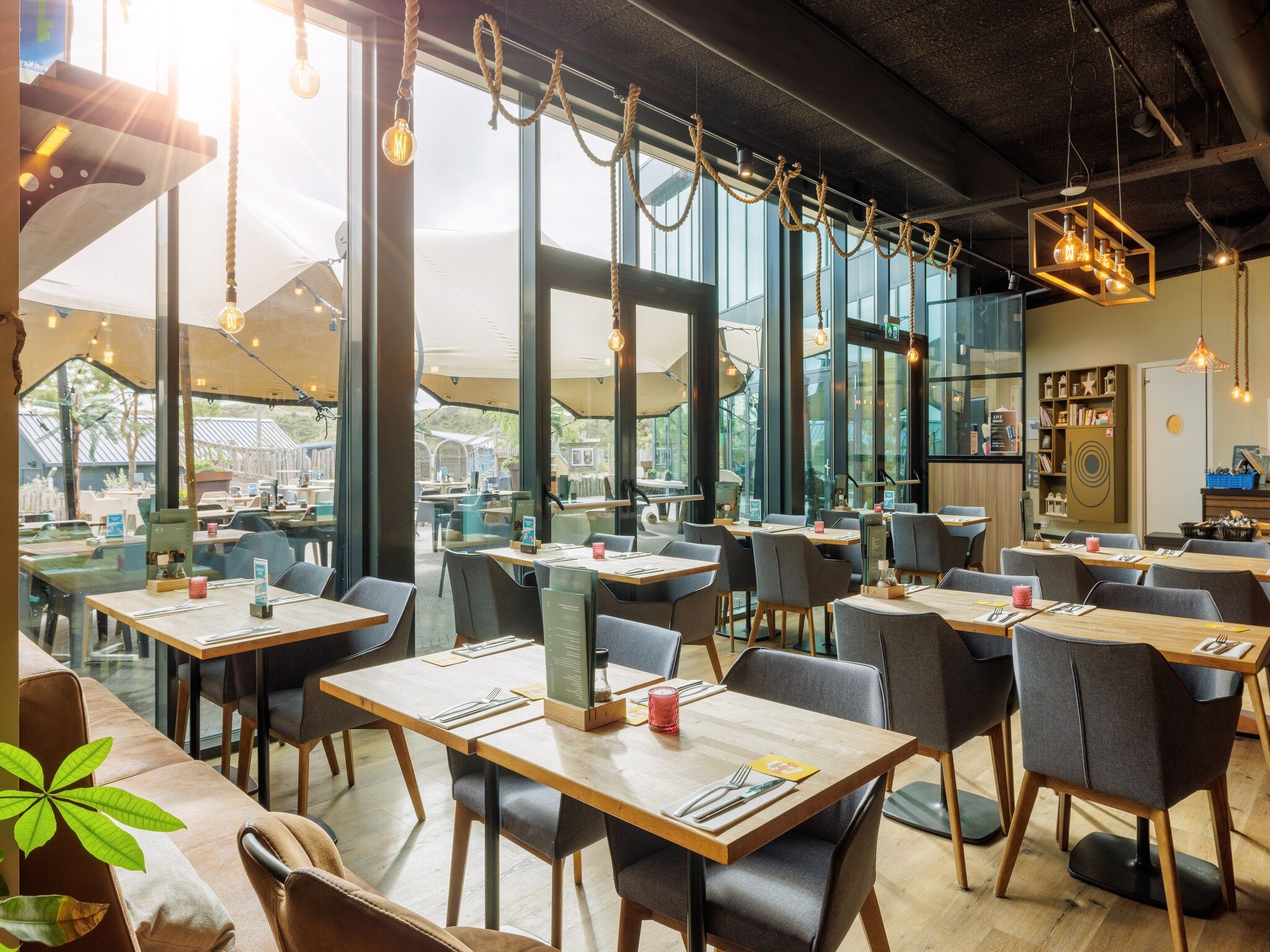 Parkfaciliteiten bij Sea Lodges Bloemendaal 4 in Bloemendaal