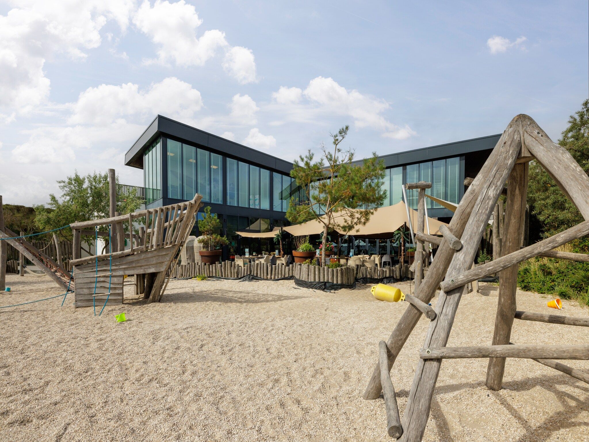 Parkfaciliteiten bij Sea Lodges Bloemendaal 4 in Bloemendaal