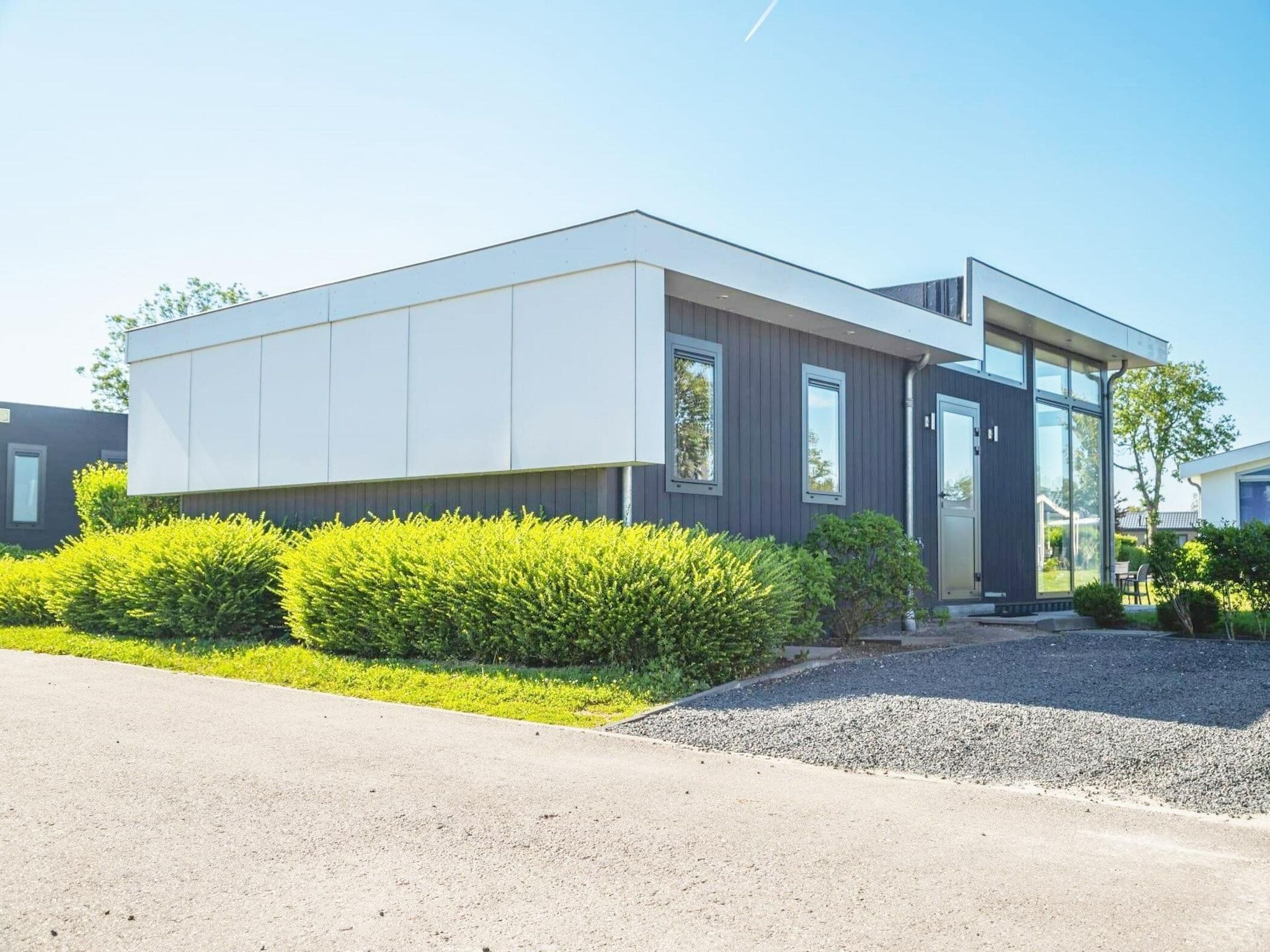 De buitenkant van Beemsterdijk  6 personen in West-Graftdijk