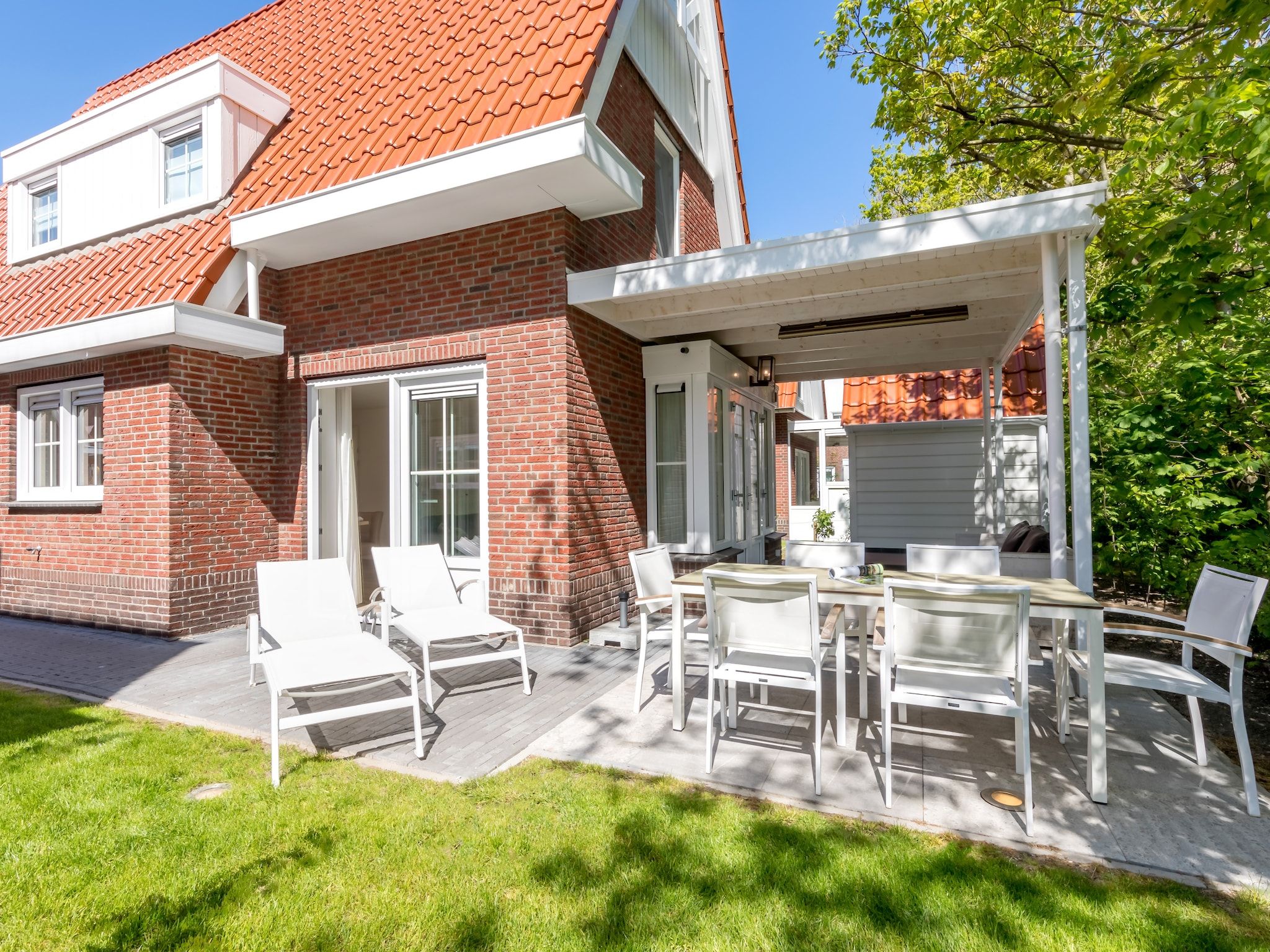 De tuin van Noordzee Résidence Dishoek 2 in Koudekerke